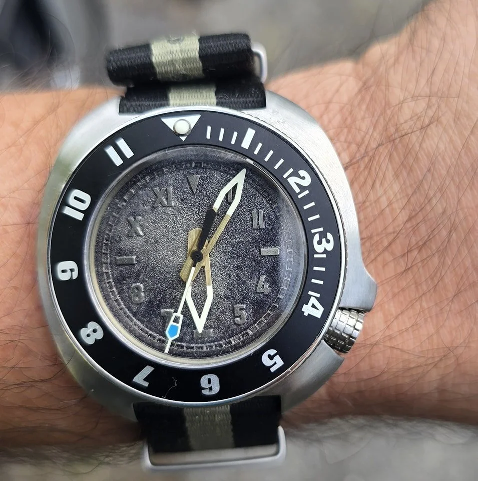 Nice and clean cali dial from @leszek_guilloche using a og typhoon case from dagaz. Great for Sunday grilling. #watchmods #customwatch #watchesofinstagram #customdial #handmade #seikomods #Watches