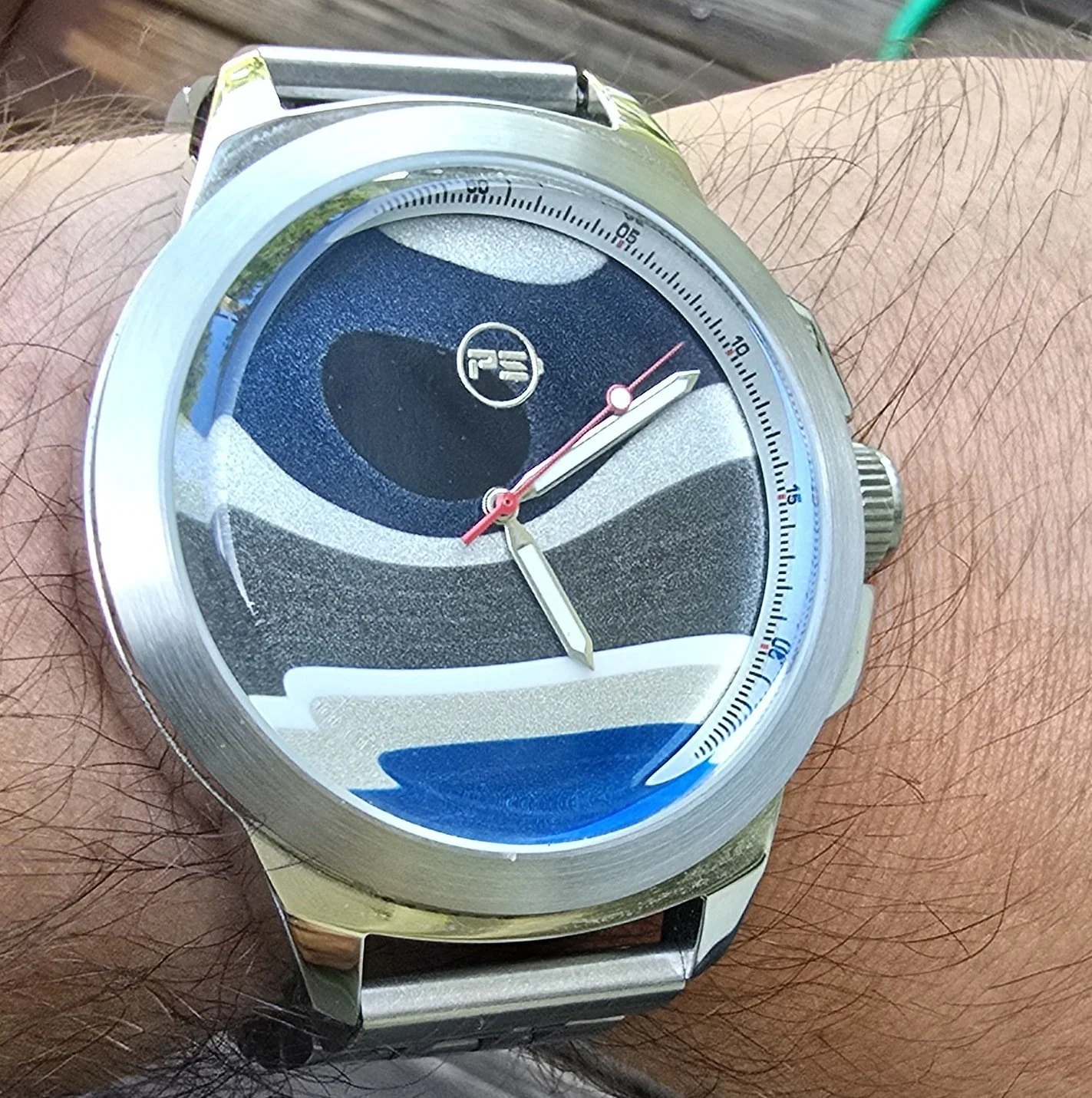 Rainy day vibes

 #watchesofinstagram #Watches #handmade #oneofakind #customwatch #customdial #seikomods #fordite