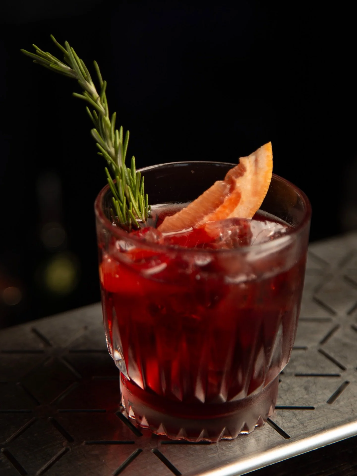 Sun on your skin, skyline in your glass.
Beautiful cocktails, delicious plates, a little bit of magic in the air.
The sun&rsquo;s shining, Melbourne&rsquo;s singing, and the rooftop&rsquo;s calling.
Come up, slow down, sip something special. ✨🍸