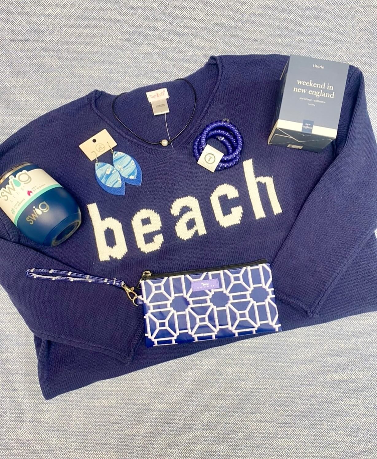 Let&rsquo;s beach today! We don&rsquo;t usually do clothing but we couldn&rsquo;t resist this cute navy beach sweater from one of regular vendors. And how cool are these ocean themed dough bowl candles, wait til you smell them! 🌊 
#decorandmorewestw