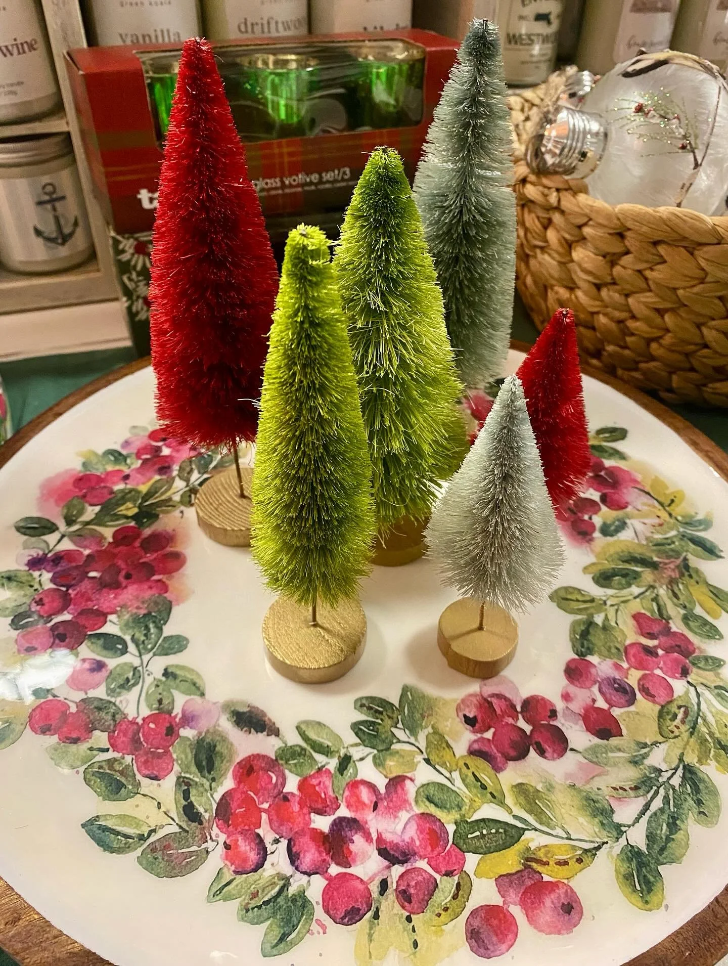 This cranberry wreath pattern is stunning! 
#decorandmorewestwood #shoplocalma #gifts #giftideas #homedecor #hostessgift #shopsmall