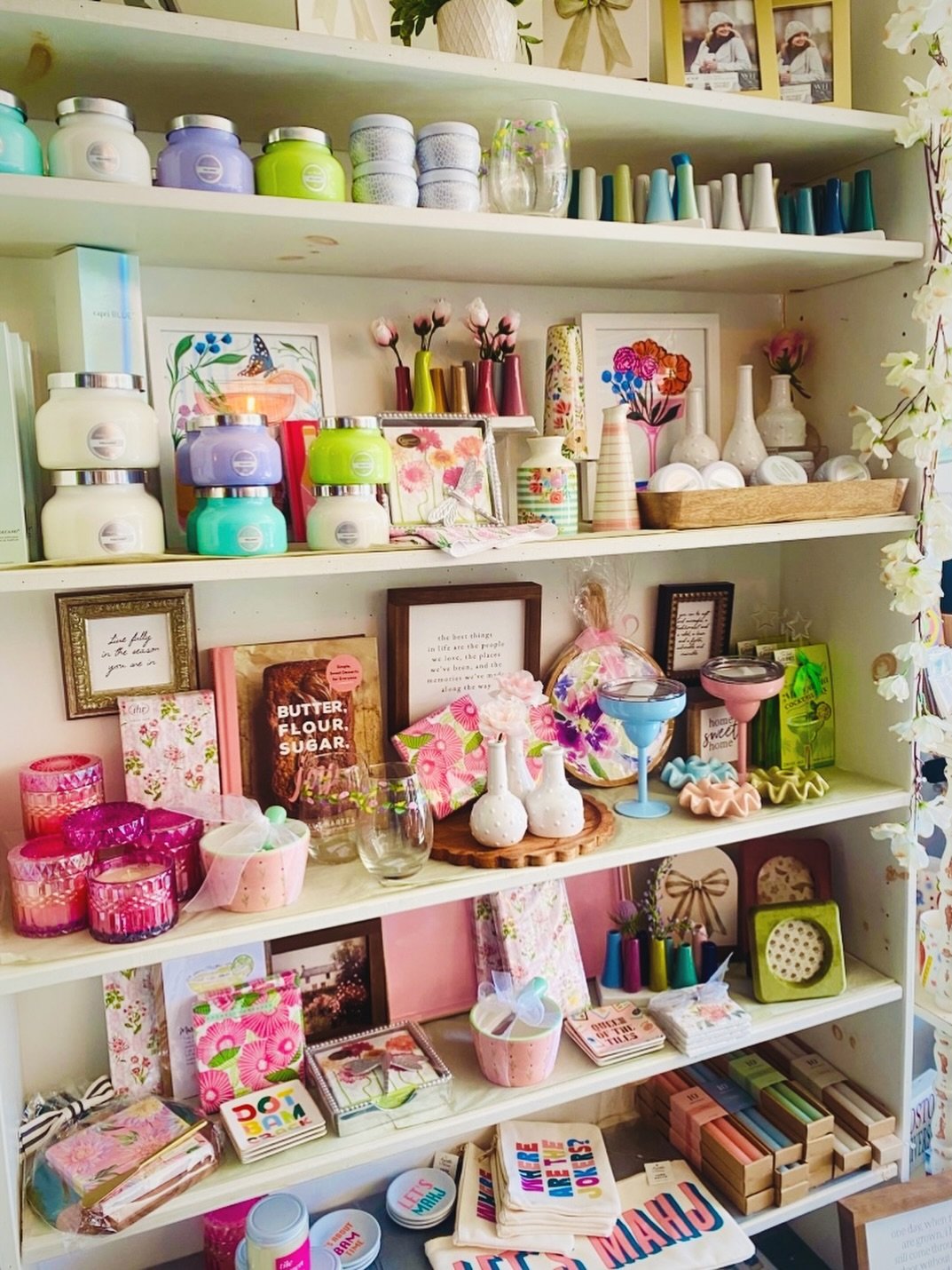 Pretty pastels 💕 
Gratedtul for every single message telling me how great the shop looks 🙏 
#decorandmorewestwood #shoolocalma #gifts #giftideas #homedecor