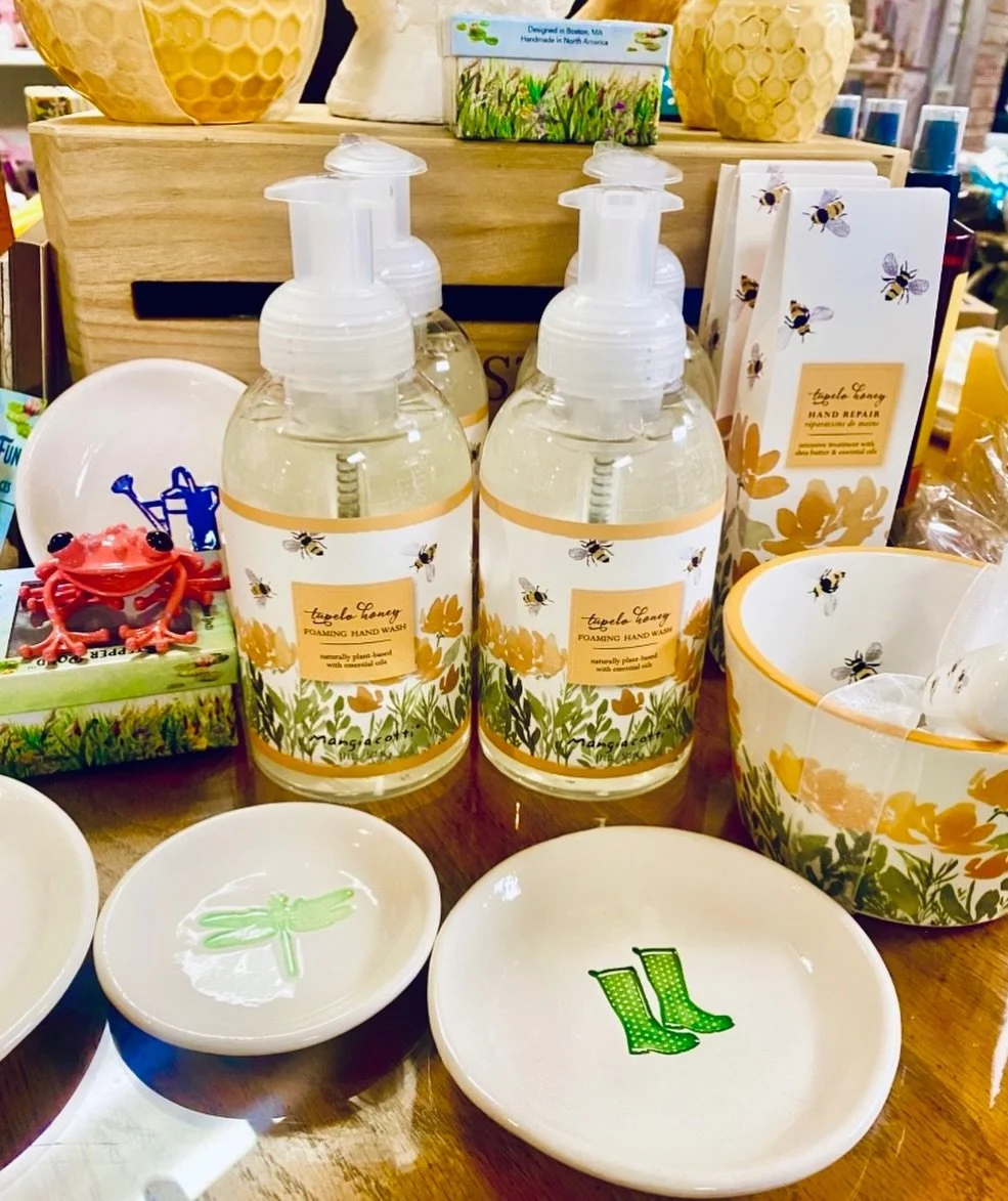Gifts for the gardener in your life 🐝
#decorandmorewestwood #shoplocalma #gifts #giftideas #hostessgift