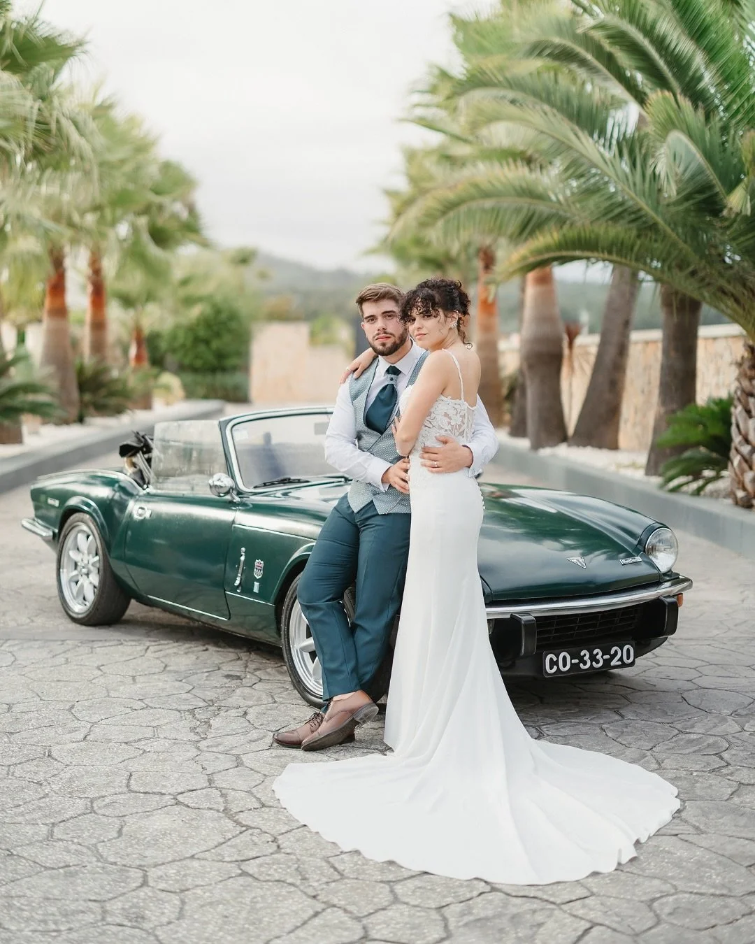 A wedding filled with genuine smiles, unforgettable moments, and a vibrant celebration from start to finish. ✨
The couple celebrated as if there were no tomorrow, with contagious energy and passion. What a spirit! 🤍

-

Um casamento repleto de sorri