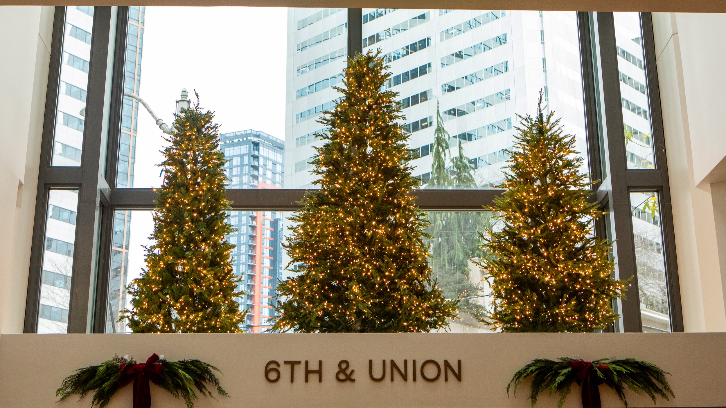 HolidayInstall_US Bank-12.jpg