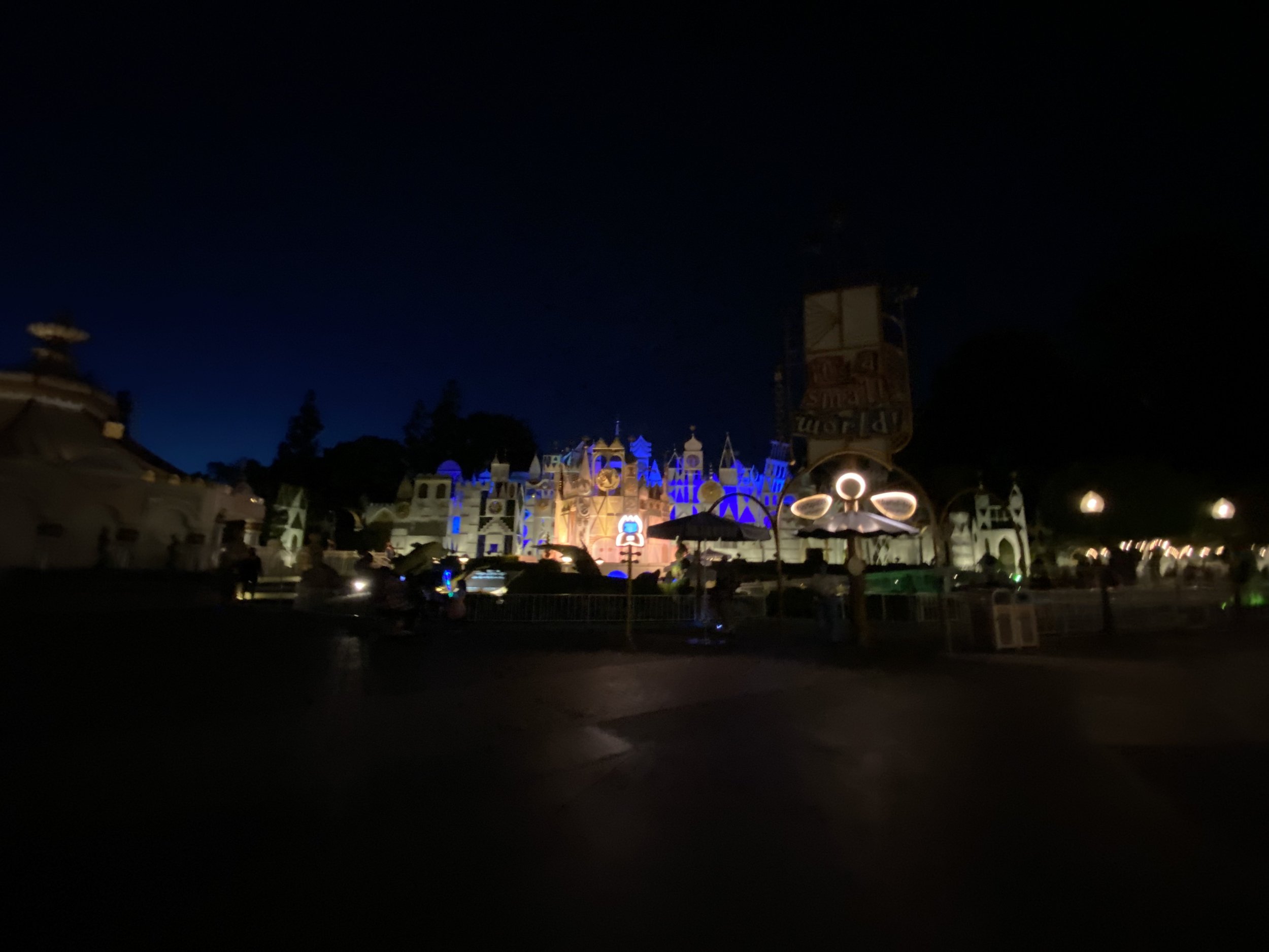  Nighttime view of Batuu in Disneyland 