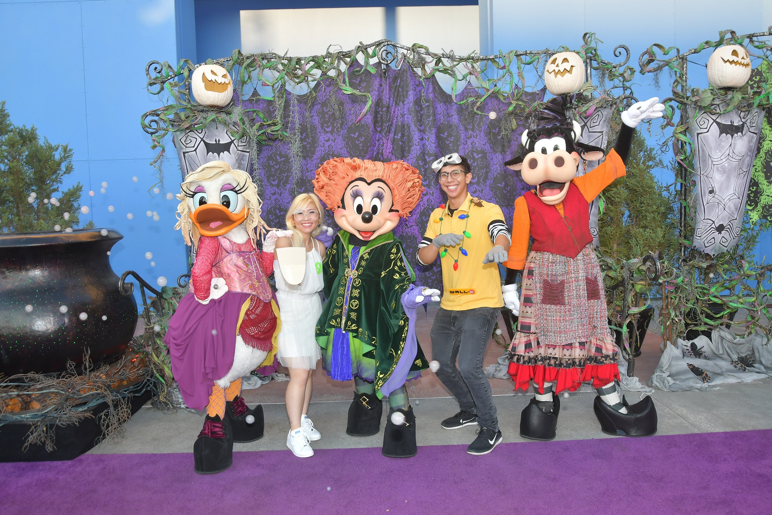  Minnie, Daisy, and Clarabelle dressed as the Sanderson Sisters with a girl and a boy dressed as Wall-E and EVE 