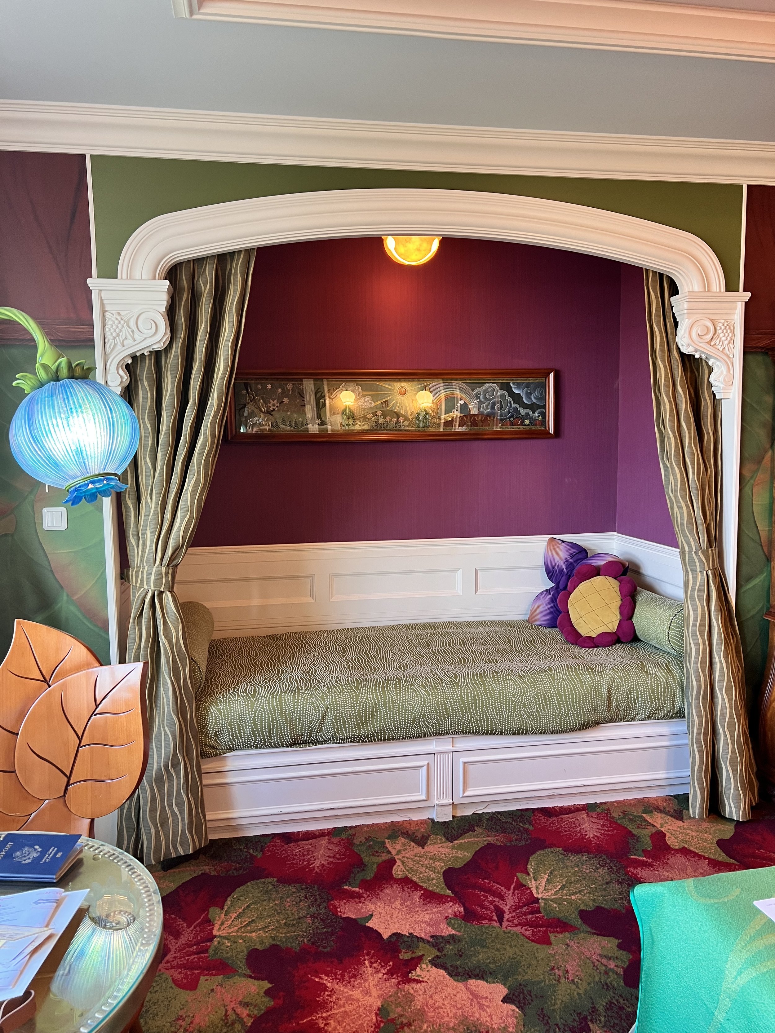  Canopy bed in the Tinkerbell room in the Tokyo Disneyland Hotel 