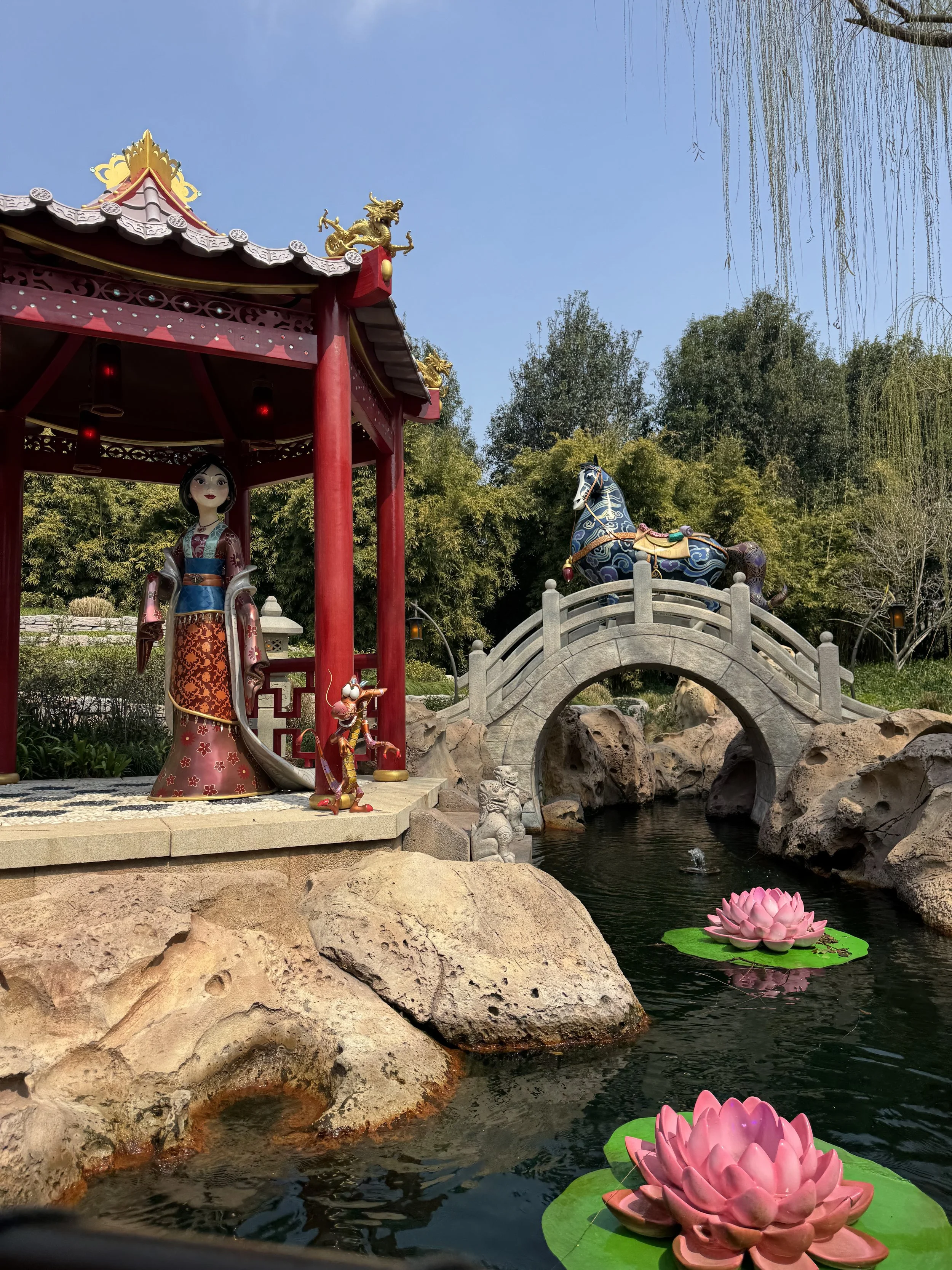  Mulan and Khan on a bridge 
