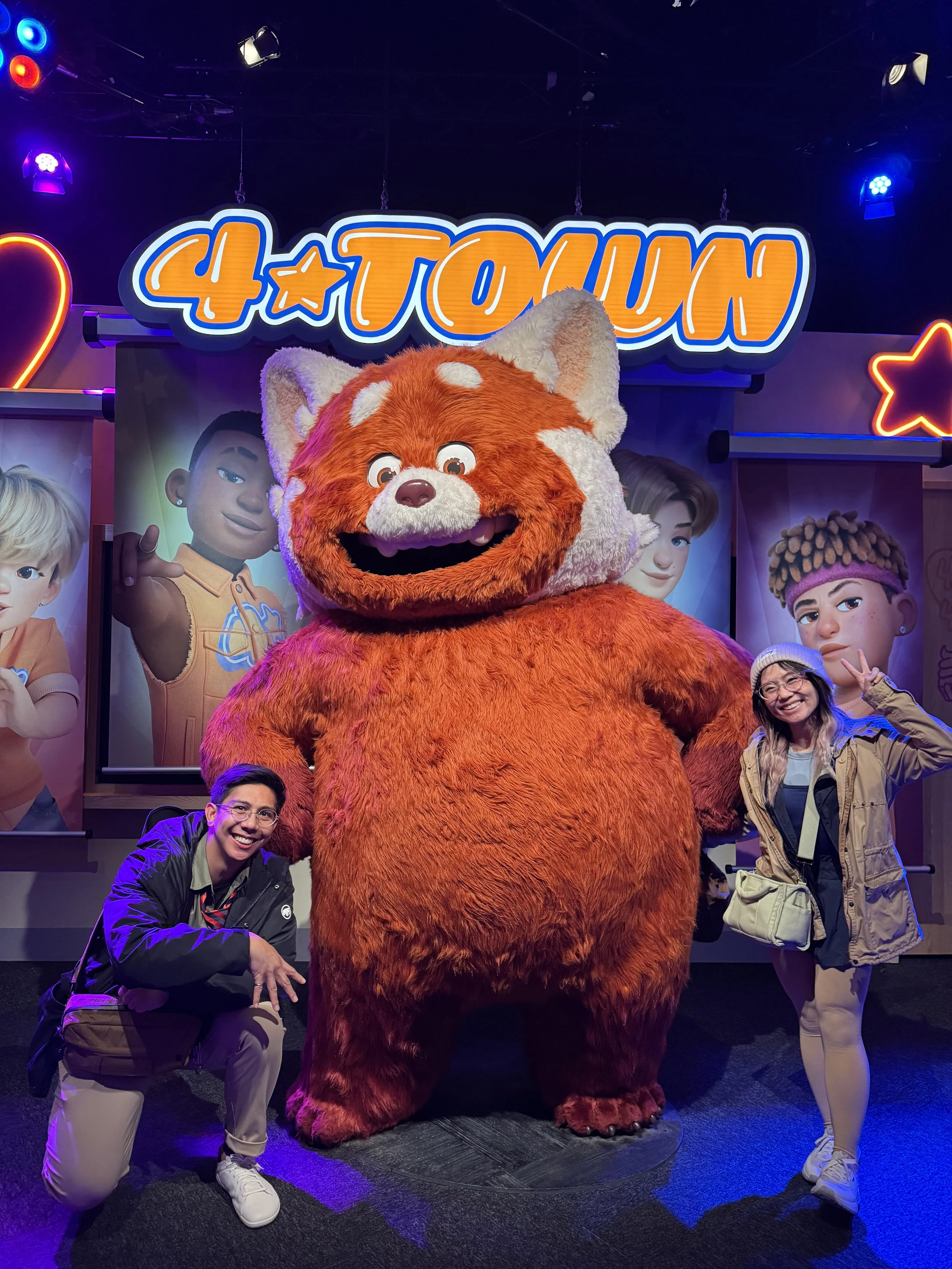  Picture with Panda Mei mascot in front of a 4*Town sign 