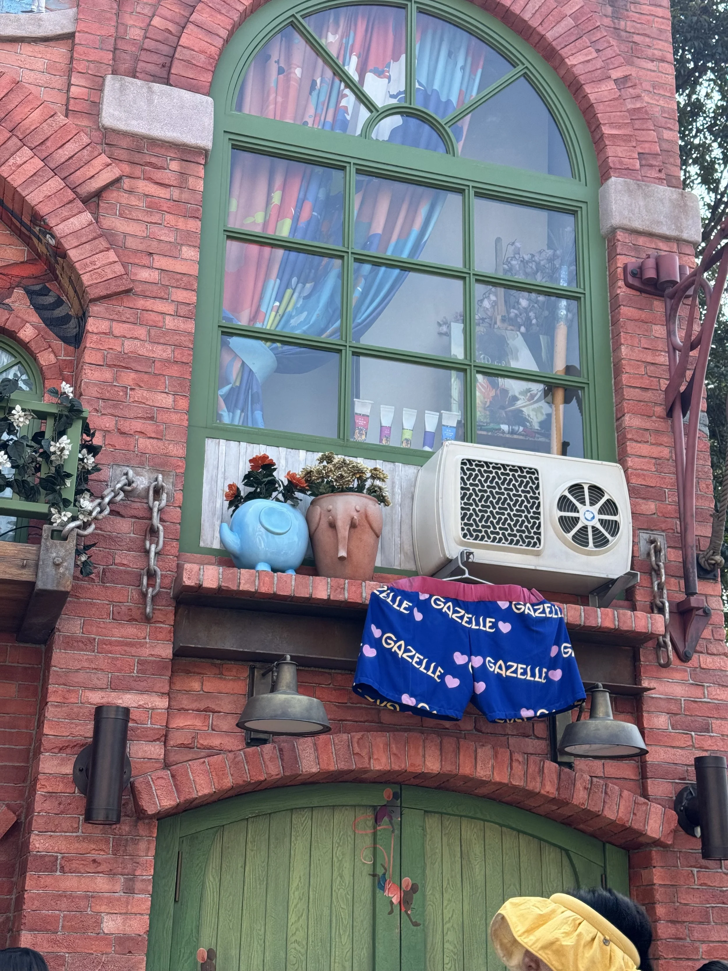  Building decor around Zootopia 