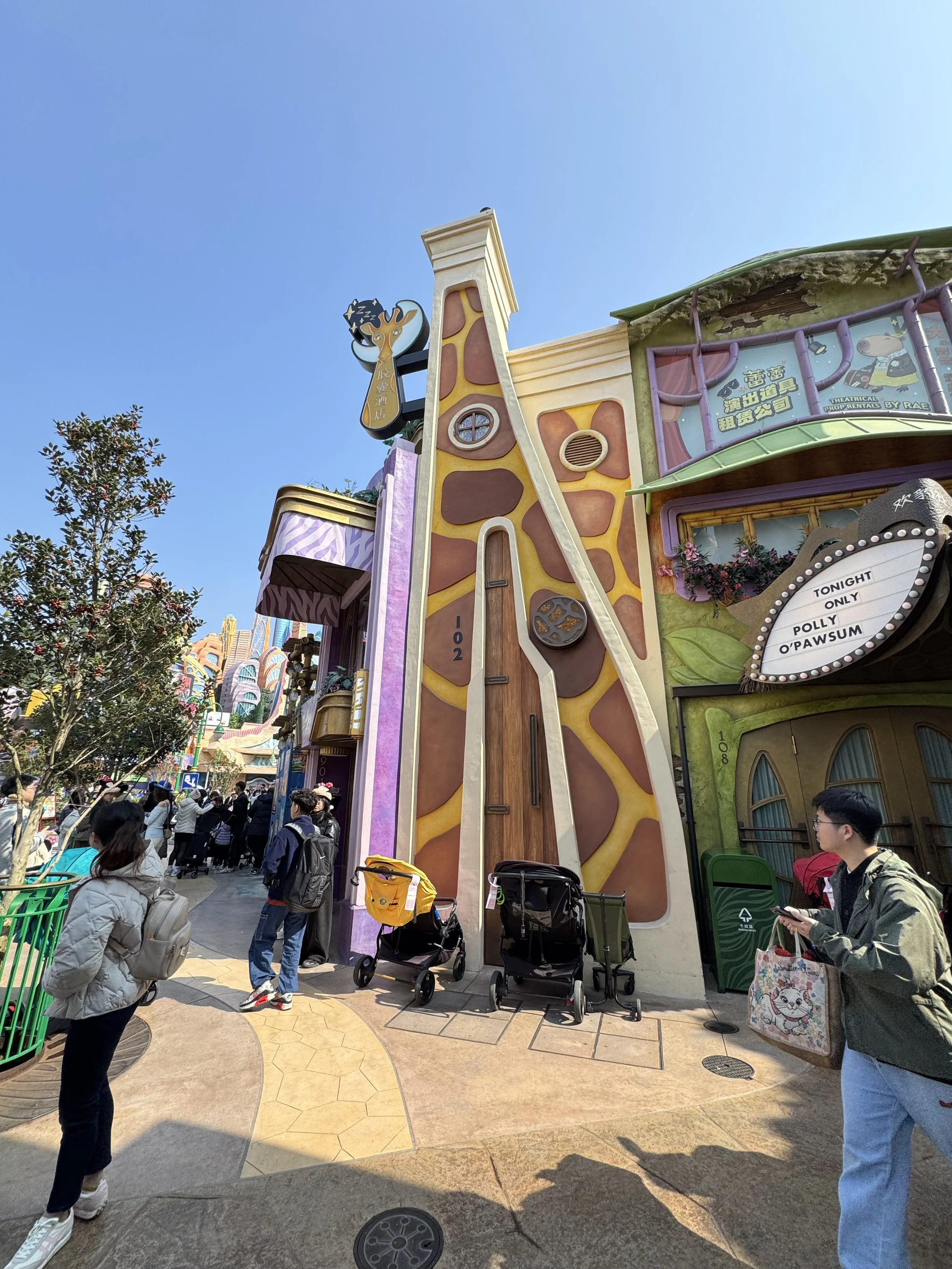  Giraffe shaped building in Zootopia 