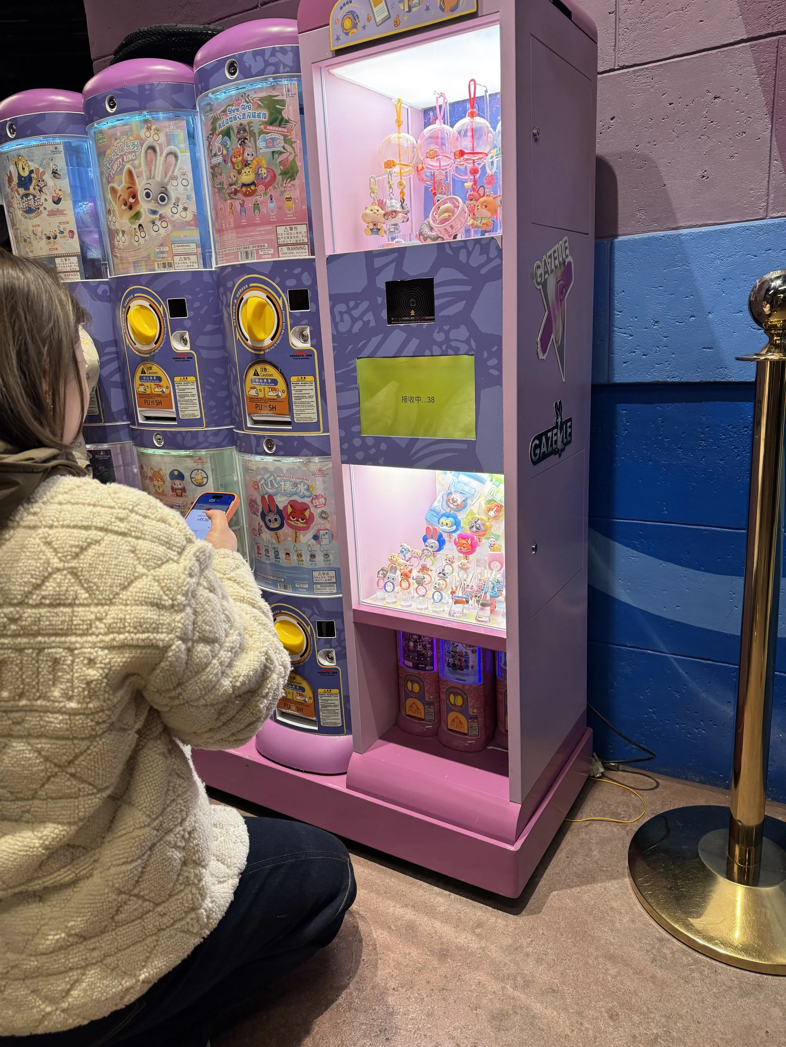 Mini capsule toy machines in Zootopia 