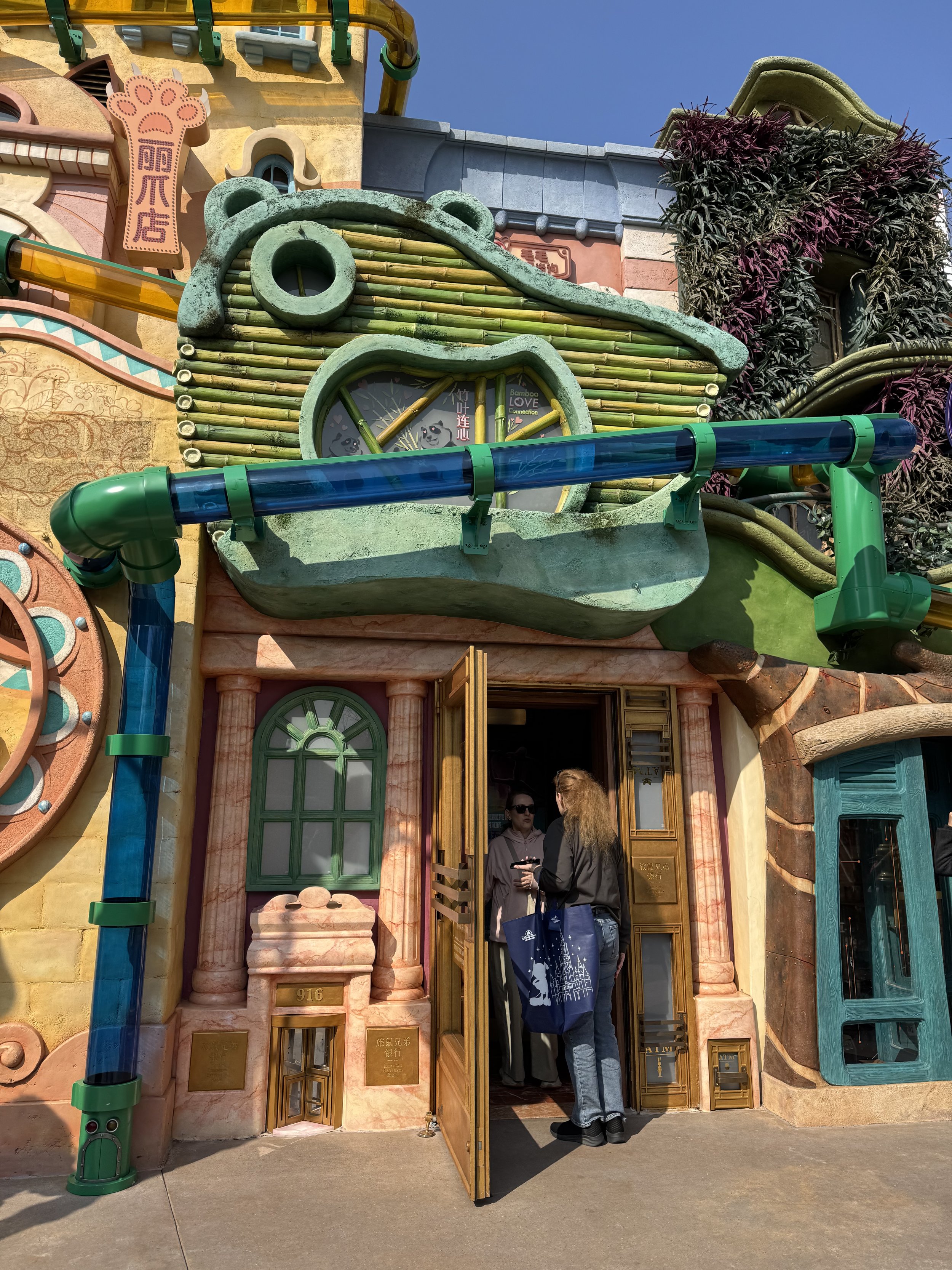  Lemmings transport tube in Zootopia 