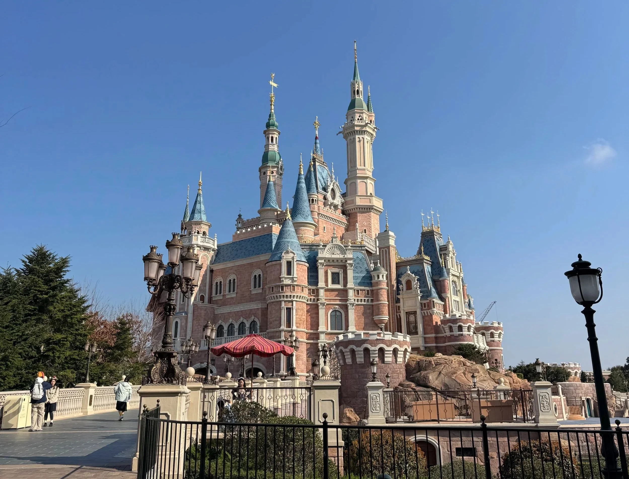  sideview of the castle 