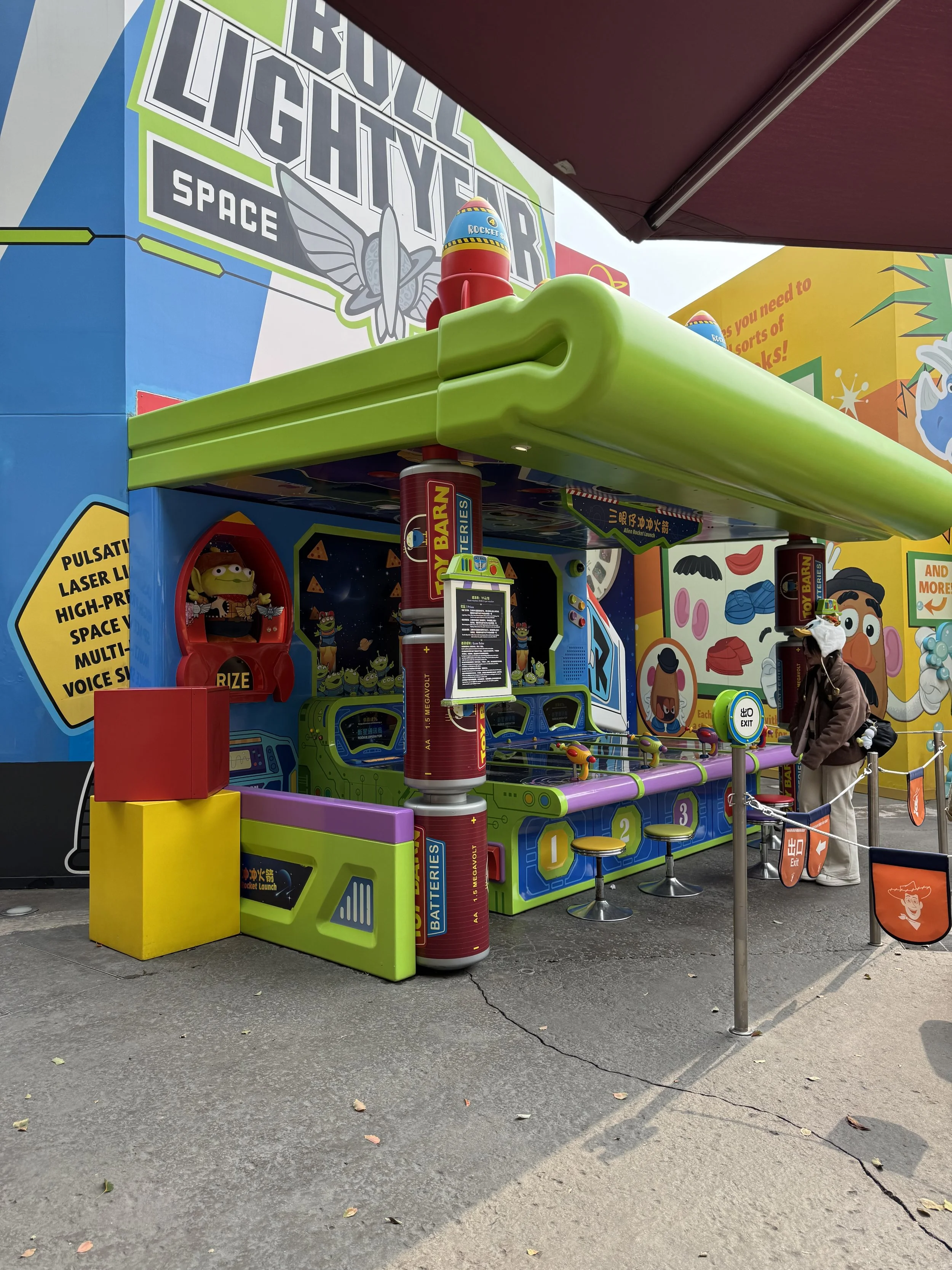  Alien themed carnival game 