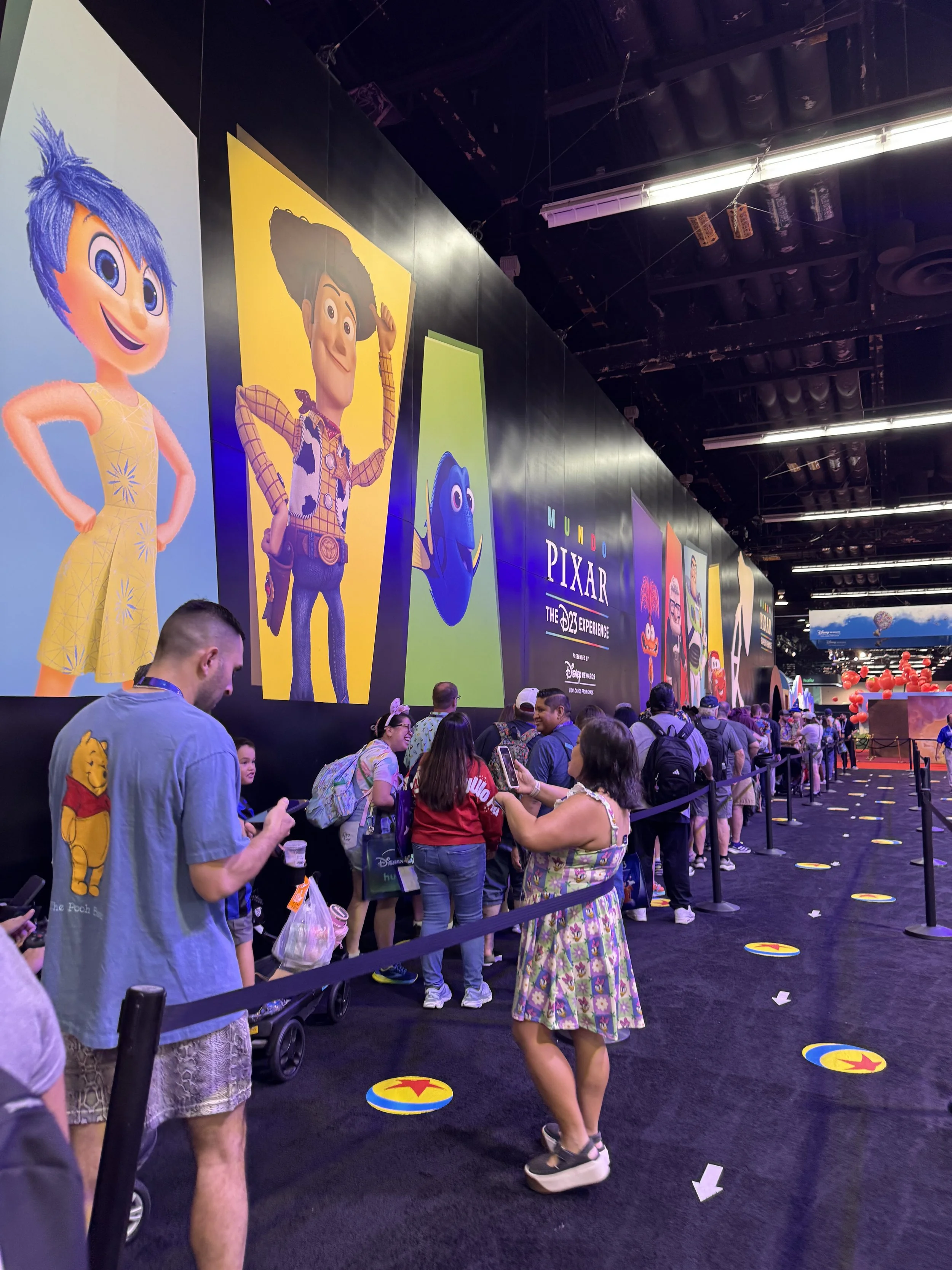  Queue to enter Mundo experience first thing on Day 3 