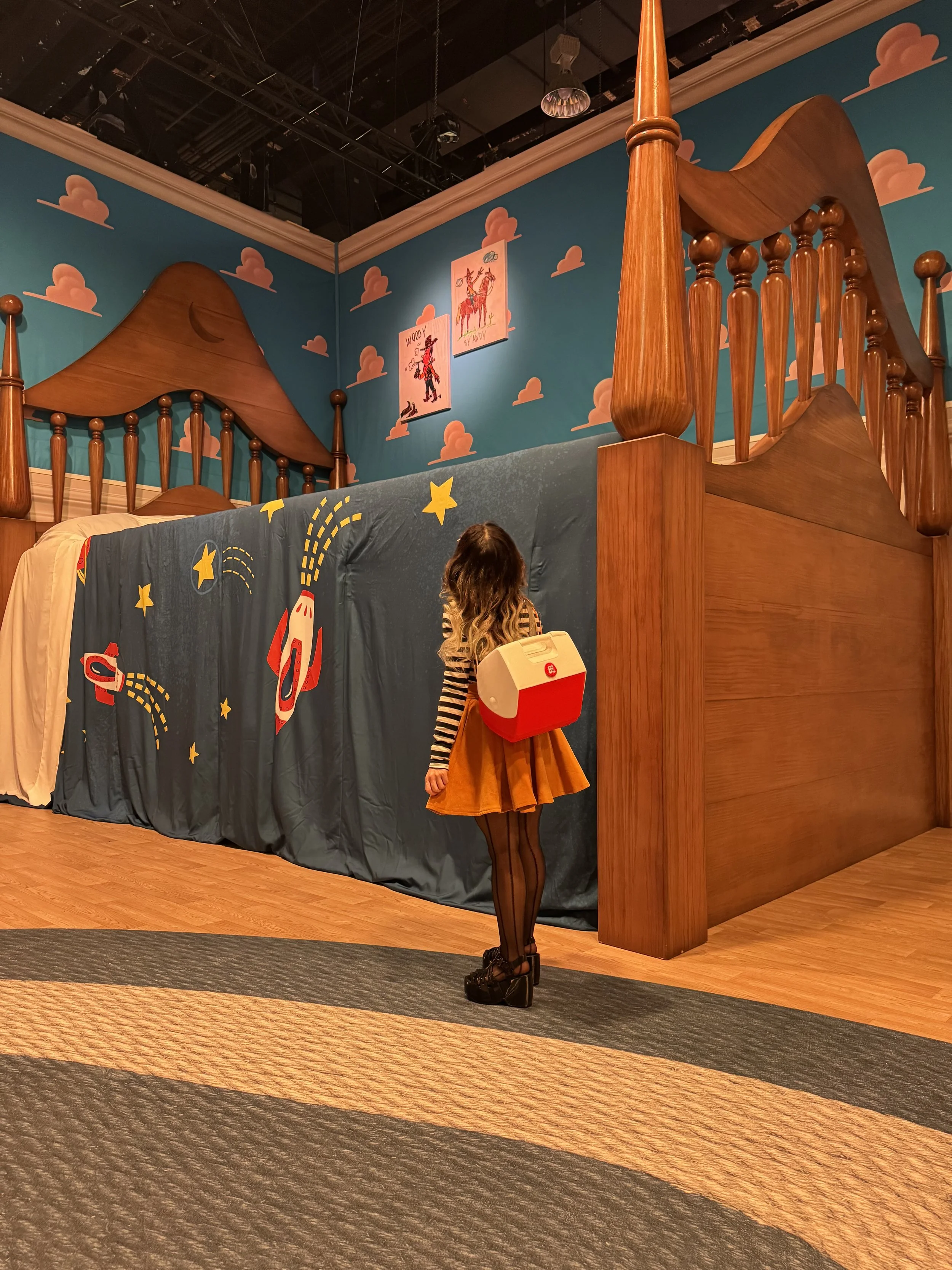  Perspective as a toy in Andy’s room in Mundo Toy Story experience   