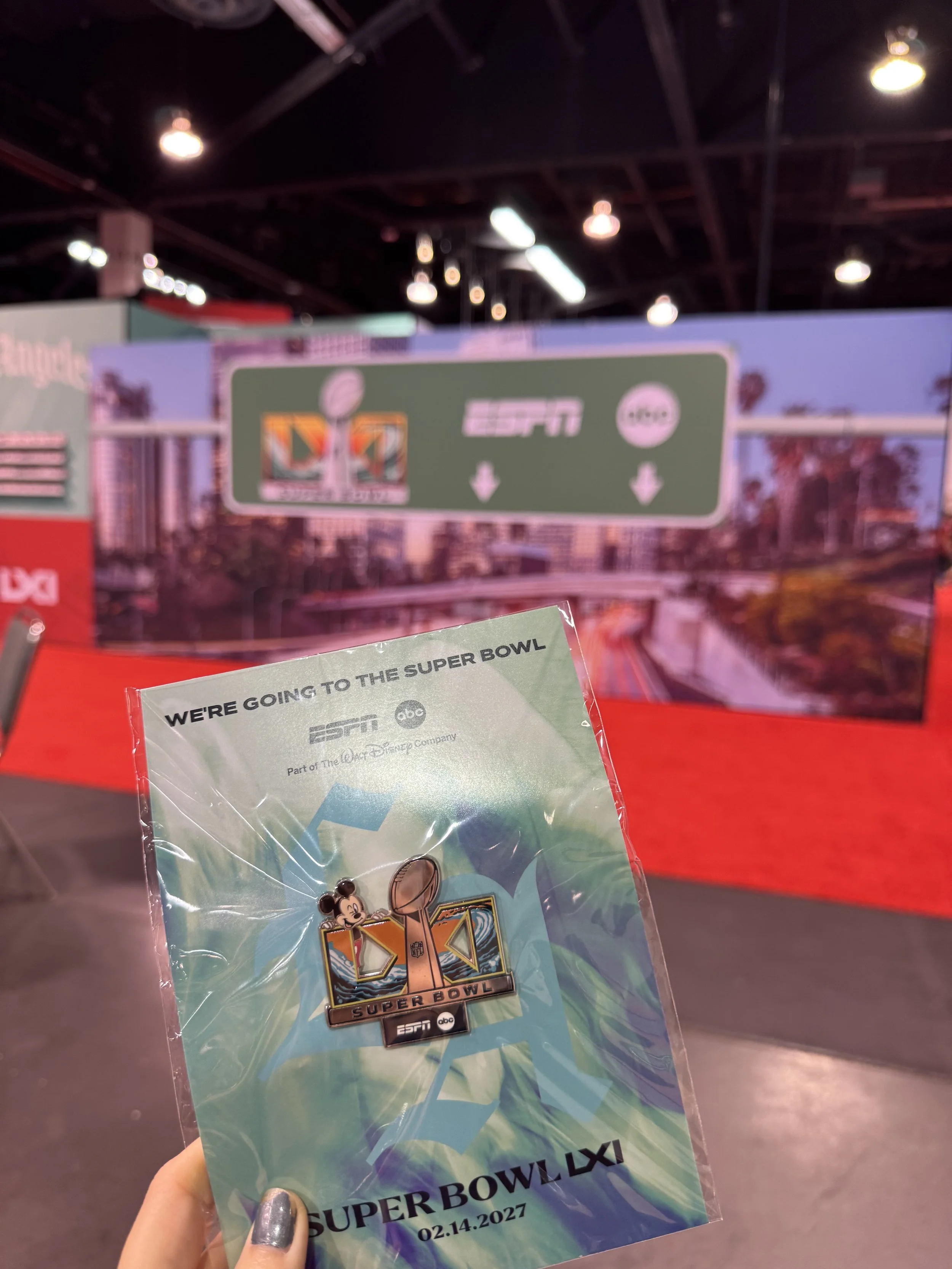  Mickey Super Bowl themed pin from ESPN 
