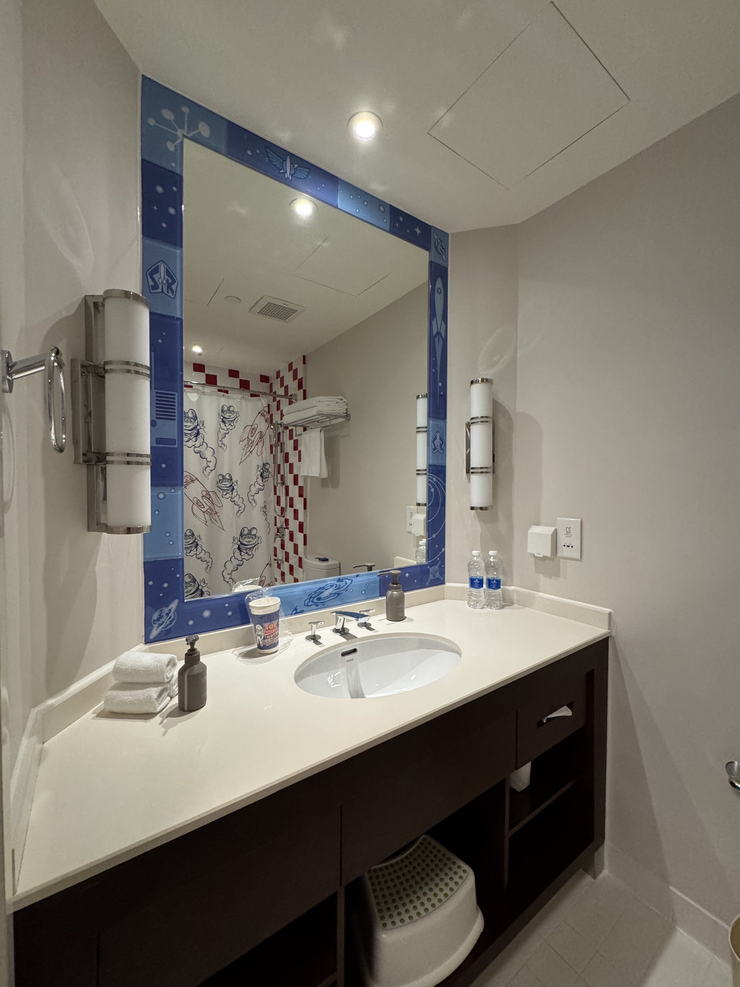 Decorated bathroom mirror trim