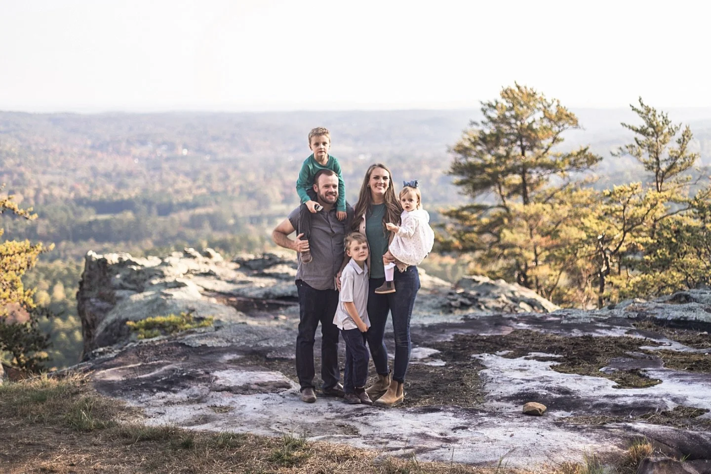 I&rsquo;ve got a few weekend spots left for family sessions this Fall! Reach out if you want a 30 minute to 1 hour session. These sessions now include a 30 minute styling call, client experience guide, and Instax photos!