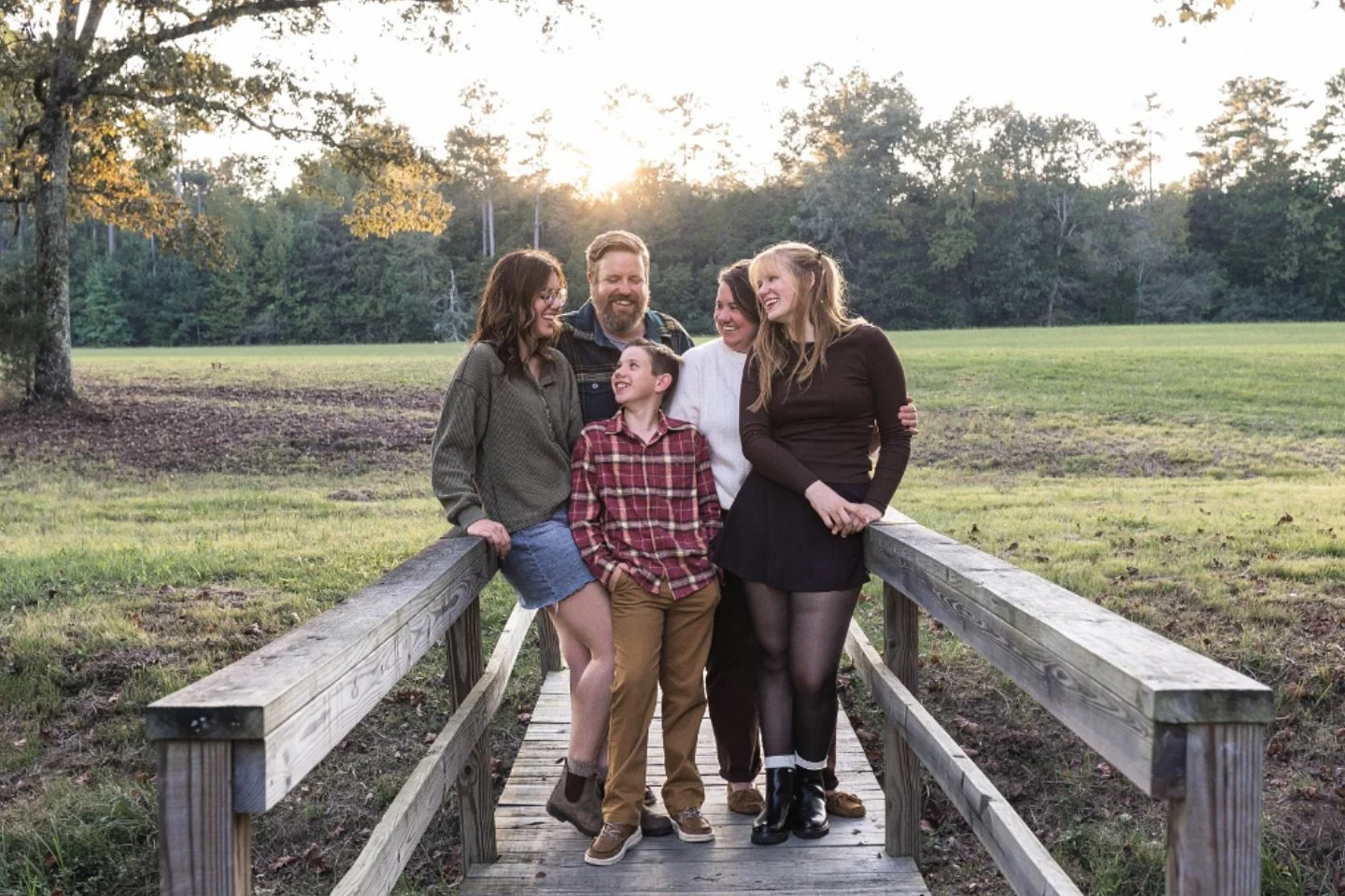 Had so much fun with these 5 yesterday evening! And what a beautiful time of year! 🍂 
.
#direbloomphoto #chattanoogaphotographer #chattanoogaphotography #northgaphotographer #northgaphotography #chattanoogafamilyphotographer #chattanoogafamilyphotog