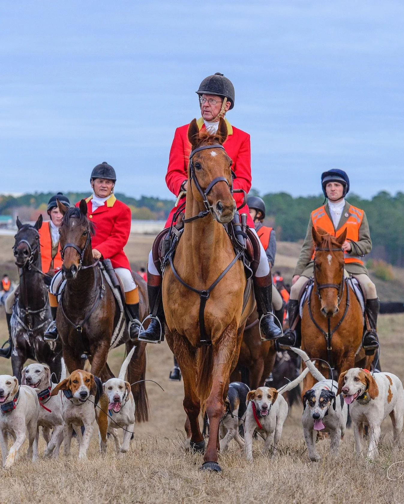 Experience one of Georgia’s most iconic traditions at the Belle Meade Hunt Opening Meet on Saturday, November 1.
Picture an afternoon hayride through Hunt Country, watching horses and hounds give chase across the fields. Raise a glass at Champ