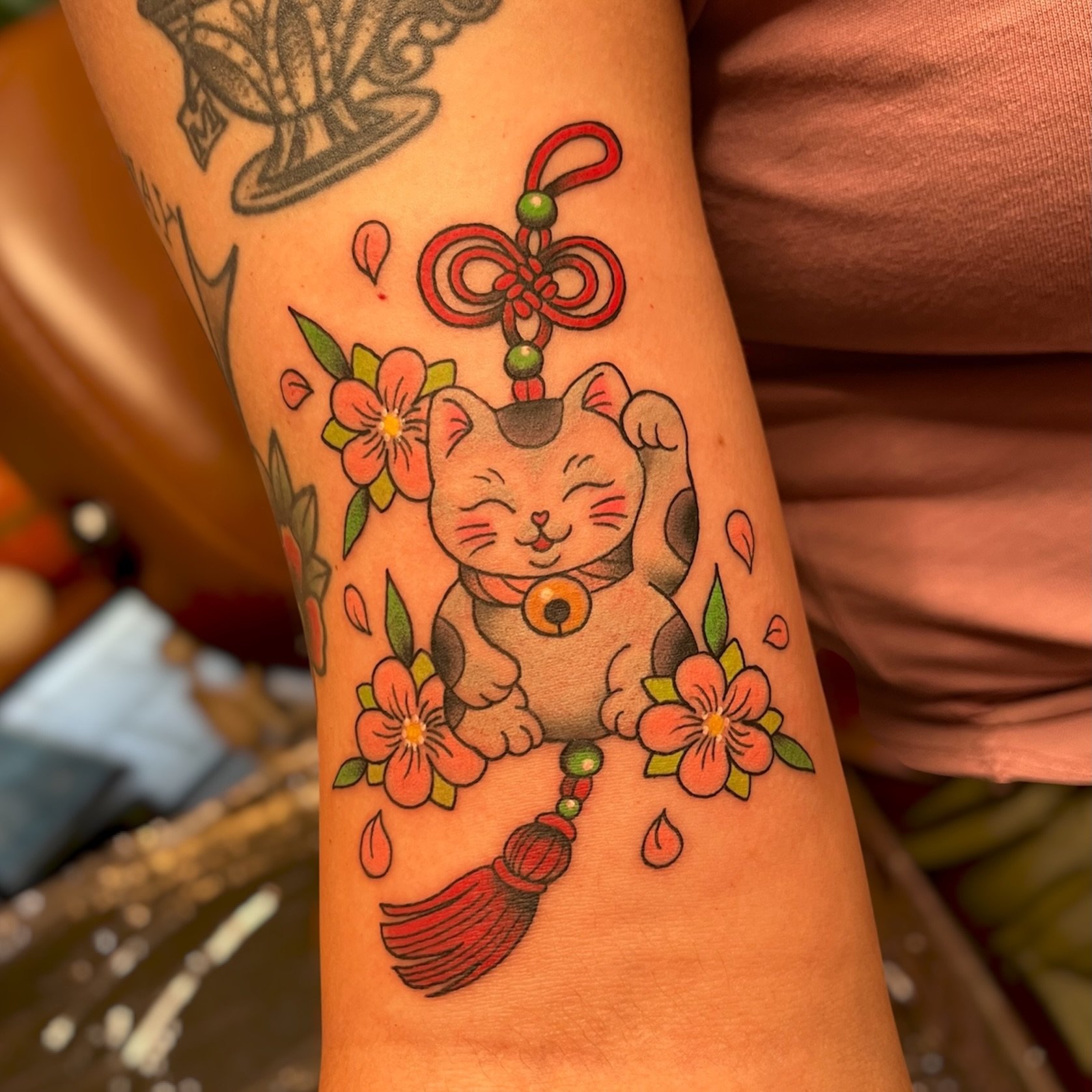 If this finds your feed, you&rsquo;ve been blessed with luck and abundance 🧧🍀🌸🐱

📍 @torchandcrowntattoo 
🔗 booking form link in bio 
📓 available flash in highlight 

#spicygirlart #yeahTHATgreenville #stenciljam #madrabbitambassador #luckycatt