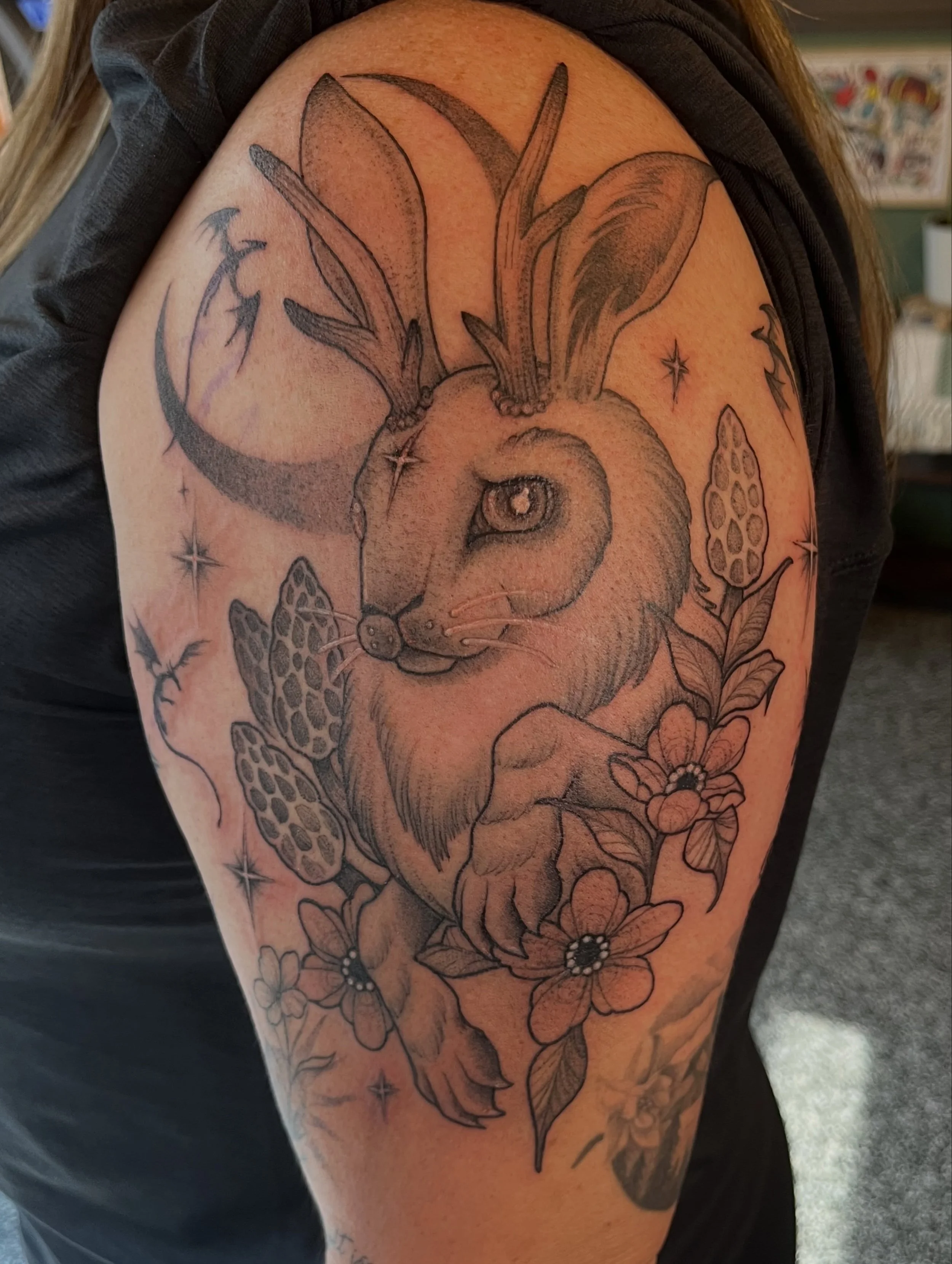 Finished up this lil Jackalope!!! Isn&rsquo;t he adorable!?! I love how he turned out!!! 

Would love to tattoo more jackalopes, fantasy creatures, or cryptids!!! 

#jackalopetattoo #blackandgreytattoo #illustration #ainsleyvtattoos #original