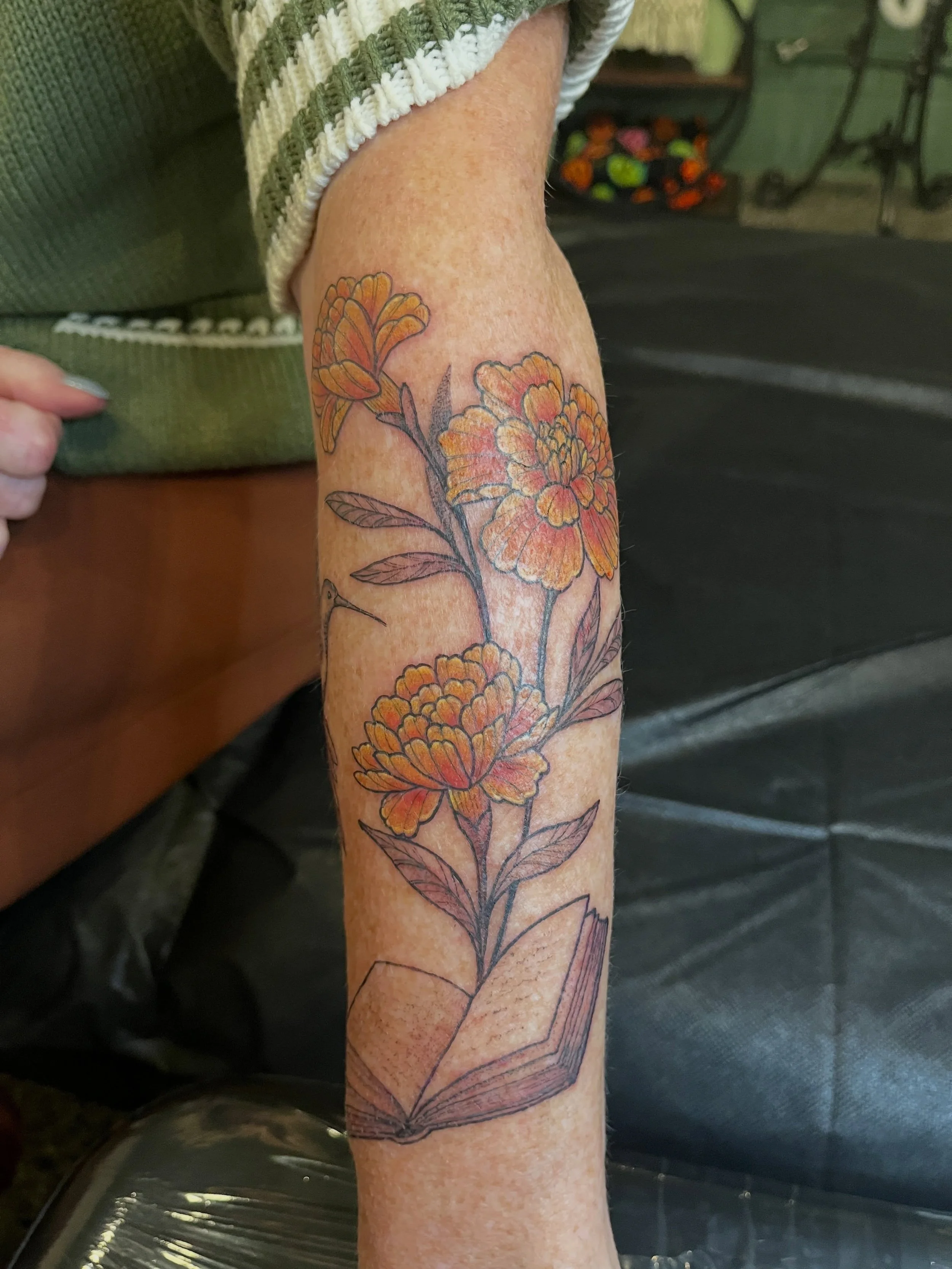 Marigolds and a hummingbird for Jane. So fun adding the colors! 
I love tattooing florals!!

#ainsleyvtattoos #marigold #floraltattoo #illustrative #yeahthatgreenvillesc