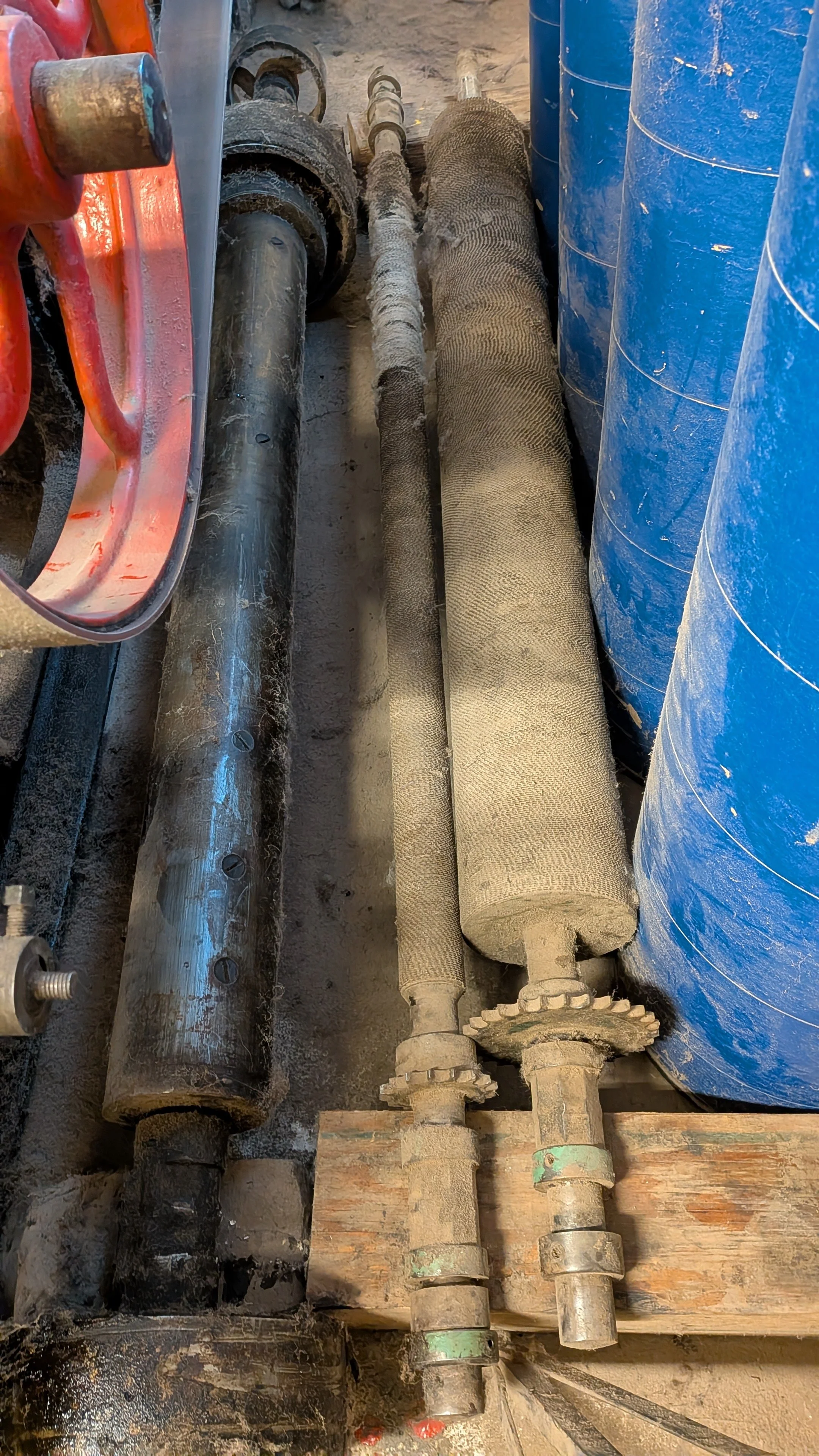 Extra roller and stripper for the carder