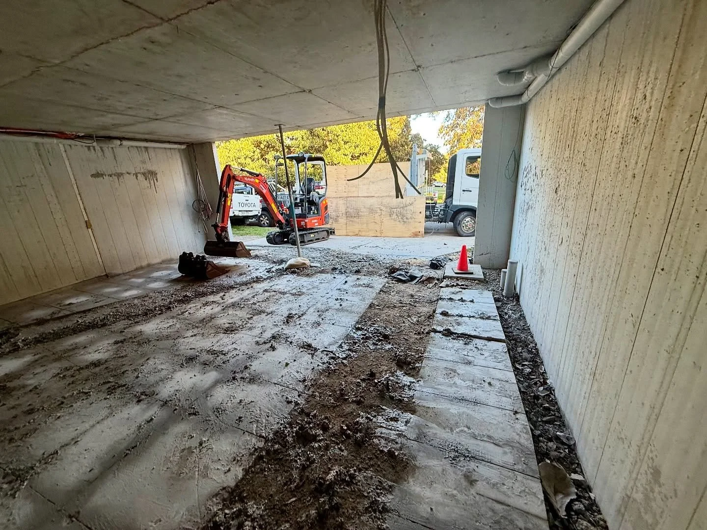Manly &bull;
Concrete slab removal using precision saw cutting, leaving the space level, clean, and ready for the next stage of works 

#KubaContracting #demolition #demolitioncompany #slabremoval #concretesawcutting #sawcutting #northernbeachesdemol