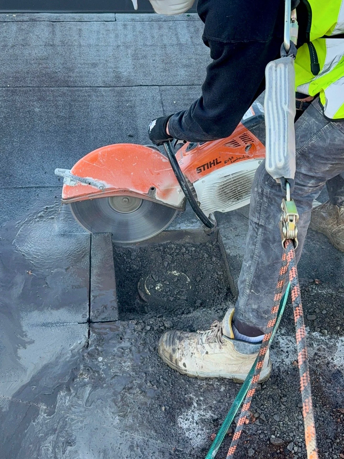 Alexandria &bull;
Concrete saw cutting 

Get in touch for a free quote 📲

#KubaContracting #demolition #sydney #sydneydemolition #sawcutting #concreteremoval