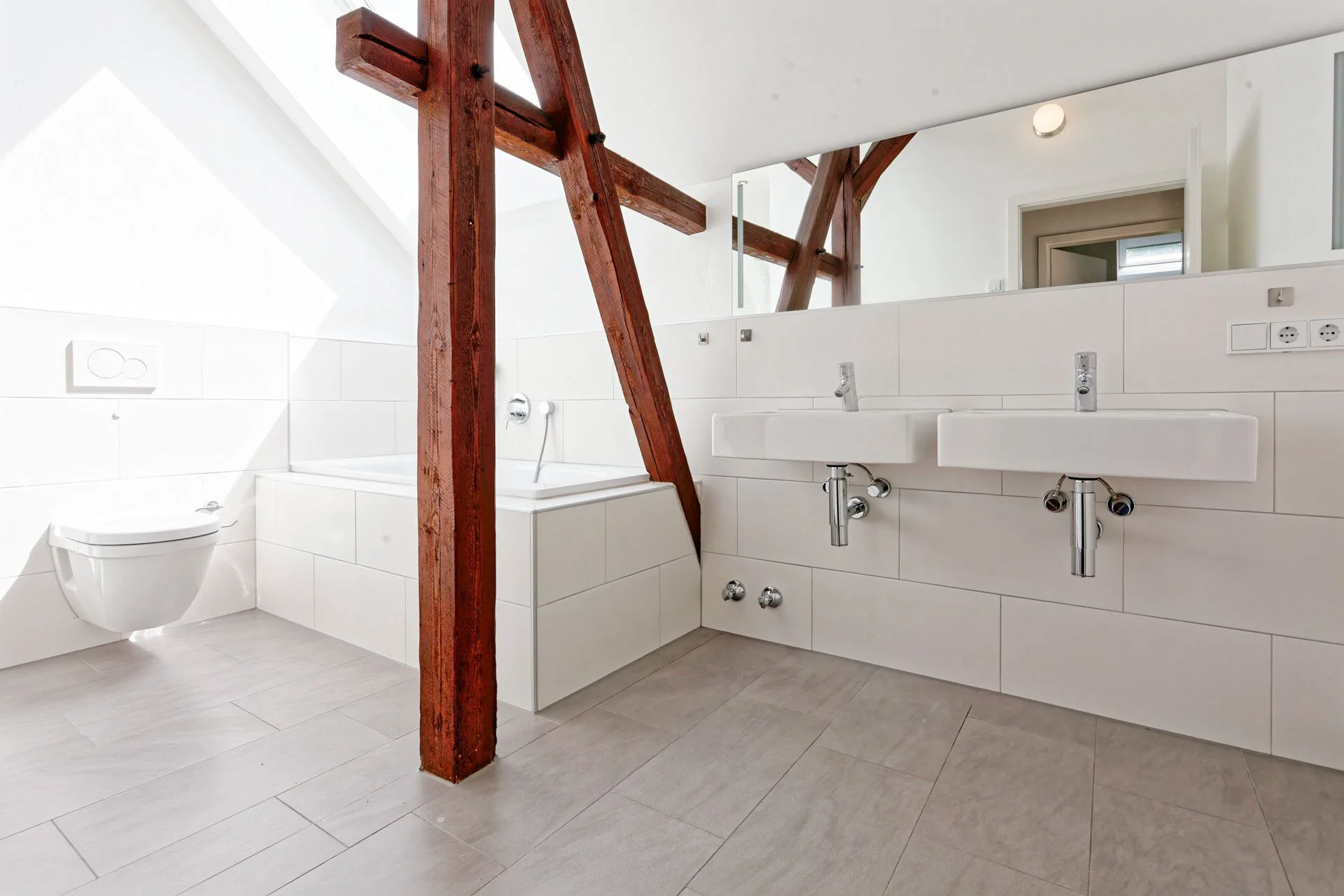 immobilien und designermöbel köln.jpg