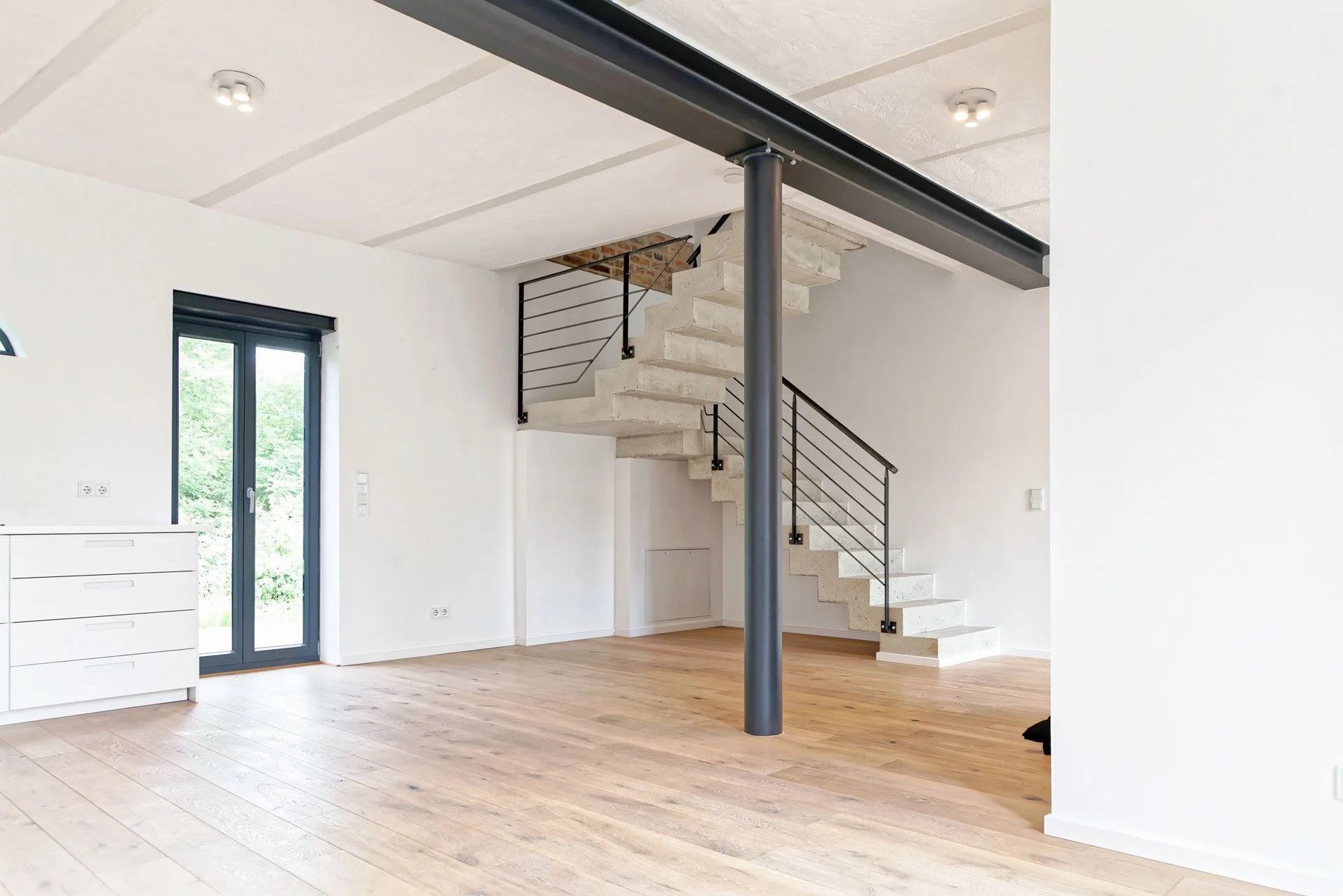 immobilien und designermöbel köln (2).jpg