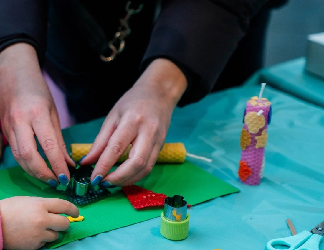 Mesilasvaha küünalde töötuba lastele