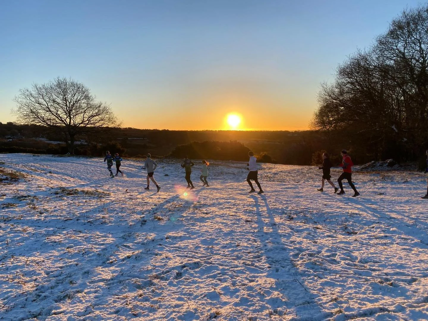 It&rsquo;s been a bit chilly 🥶 these past few days, but running in the snow with friends is good fun &hellip; and makes for fantastic photos 🥰 Just a little snippet of our Saturday &amp; Monday runners, all wrapped up warm &hellip; and somehow stay