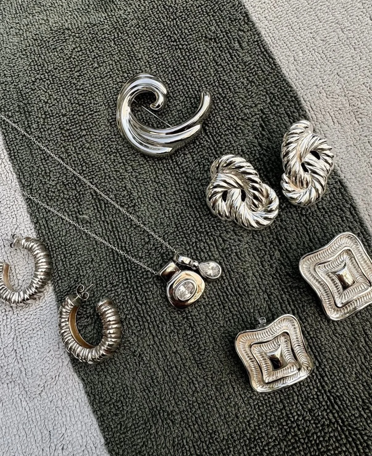Who said silver was for winter? 🩶🌊 

HS26 @byalona now in stores !!!