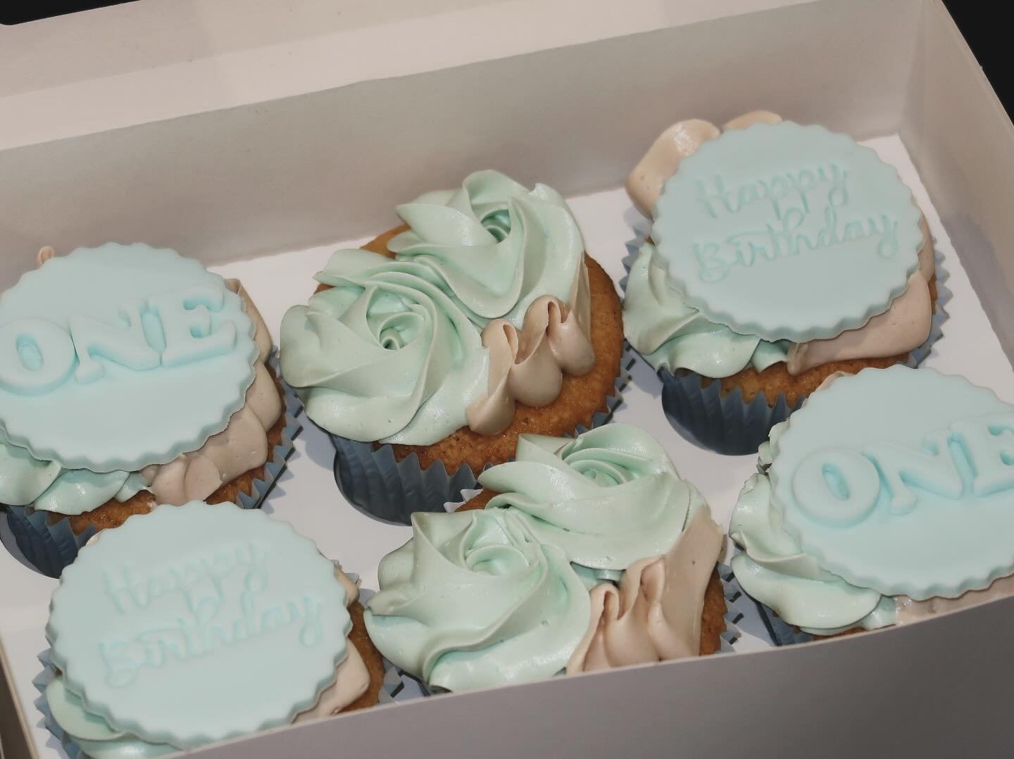 First birthday? Cupcakes are a great for sharing some sweet love 🧁 #baker #cupcakes #firstbirthday #withamcakes #essexcakes