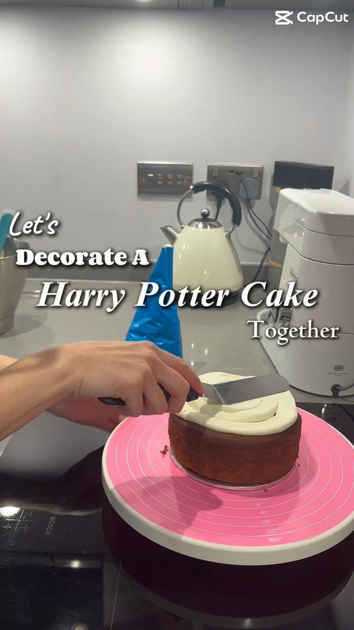 Ready to see what wizardy wonder I’ve created? #harrypotter #birthday #cake #cakesofinstagram #magic #wizard #essex