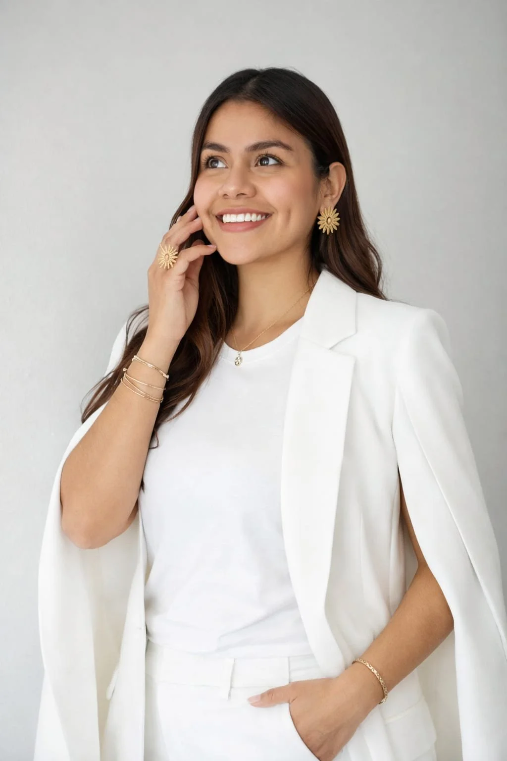 Portrait of Dr. Carolina Figueroa, ceramic veneer specialist in Bogotá, Colombia, dressed in elegant white attire, representing professionalism, precision, and personalized smile design care.