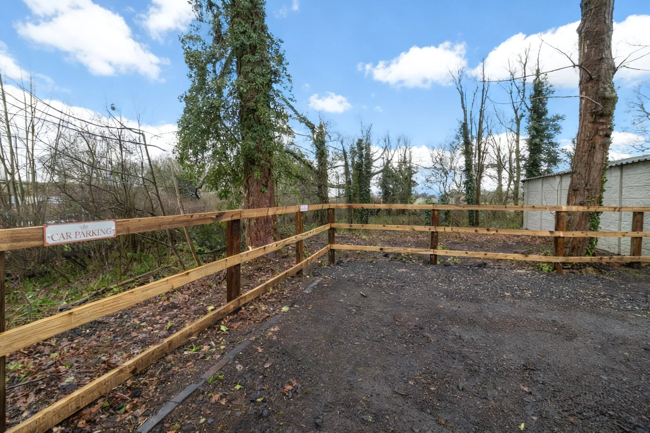 4 free car parking spaces