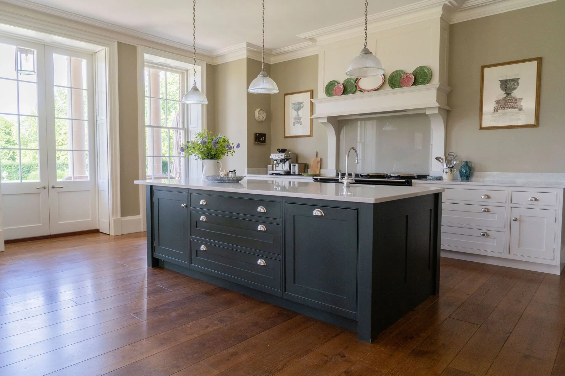 4. hampshire-little-greene-paint-bespoke-kitchen-charlotte-stuart-interiors.jpg