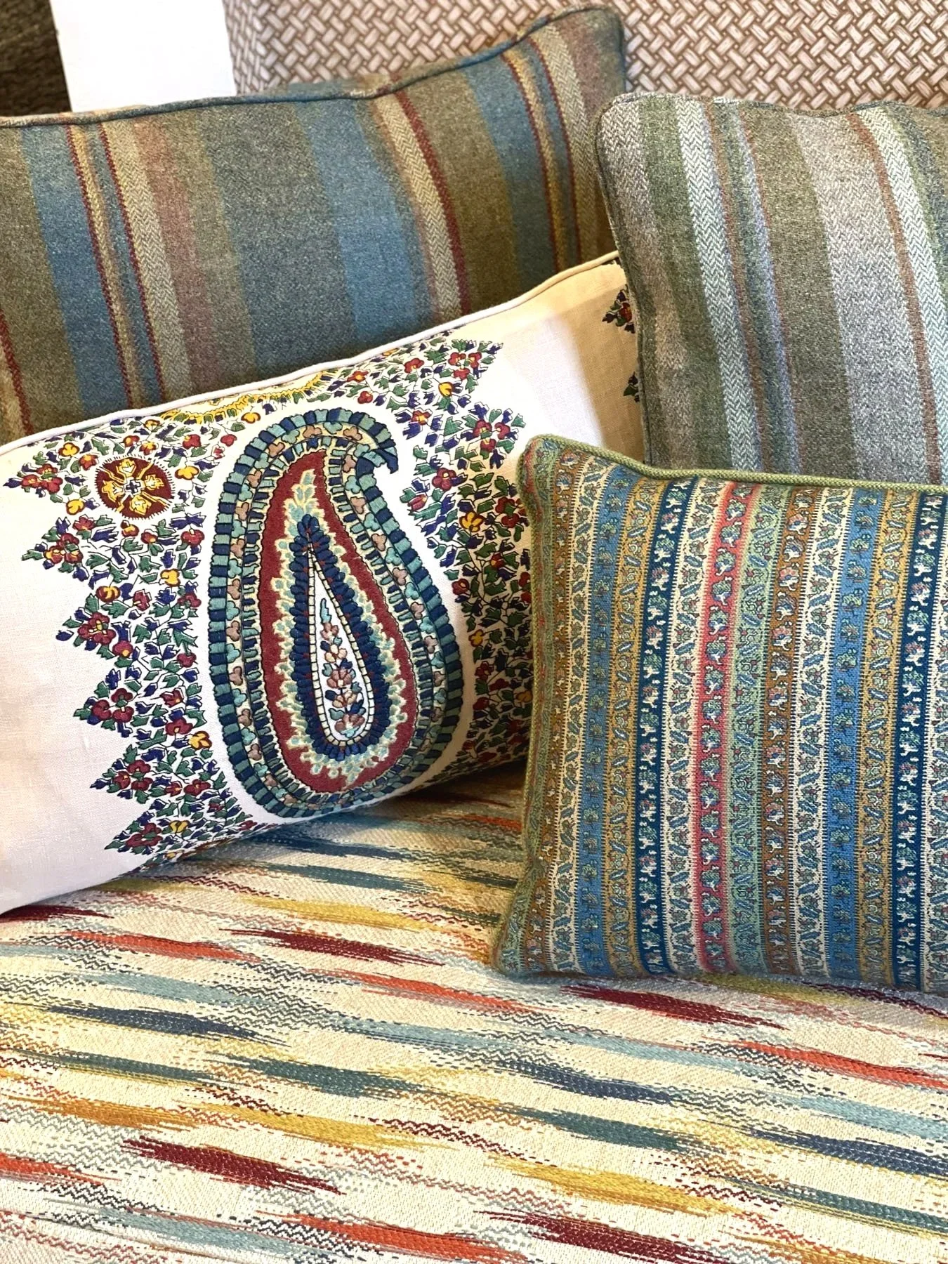 3.+mulberry+cushions+charlotte+stuart+interiors+hampshire+interior+designer+.jpg