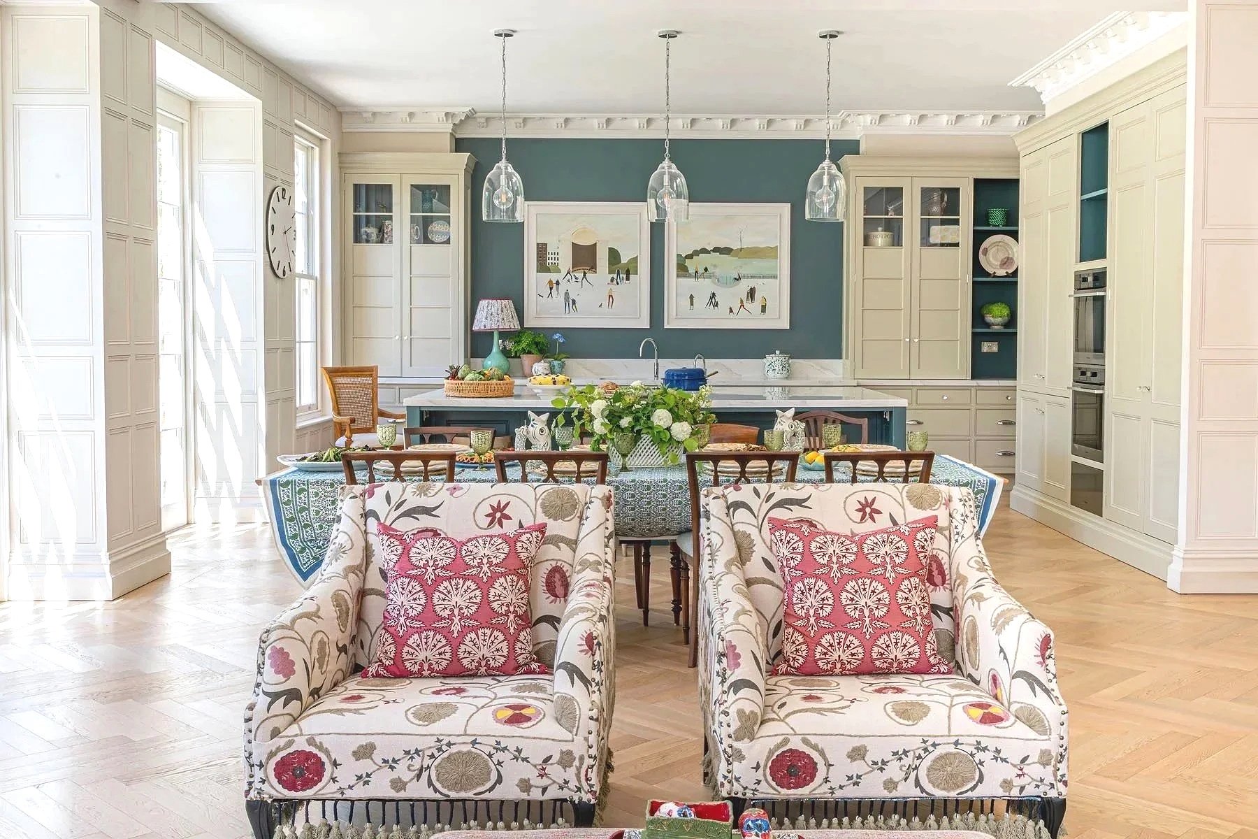 How to Mix Patterns in Interior Design              - and the Role of the Hero Fabric
