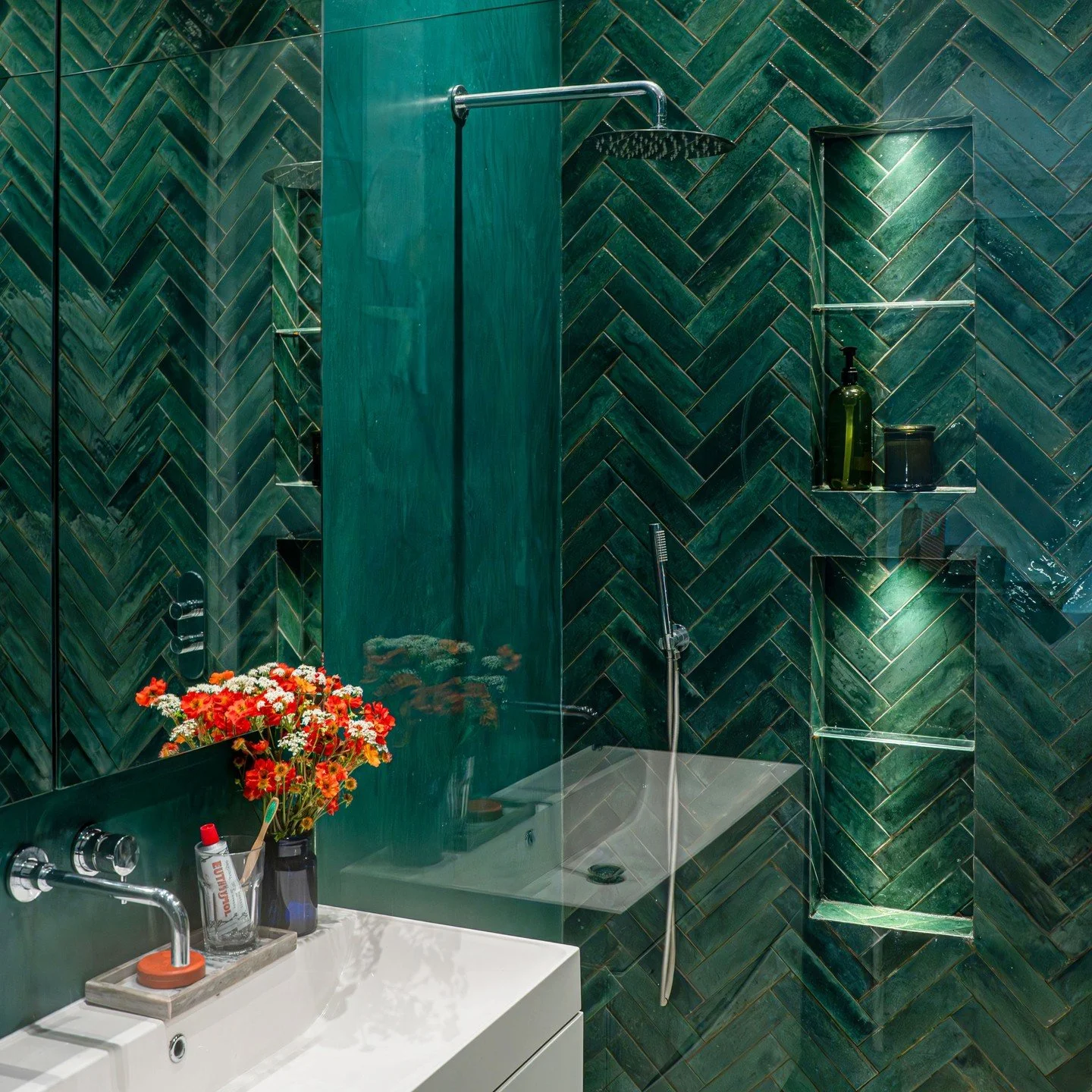 Sometimes the most impactful spaces are the ones that commit to a single idea.  For this ensuite bathroom, we resisted the temptation to break up the scheme with lighter colours and instead embraced one rich, immersive palette throughout. The result 
