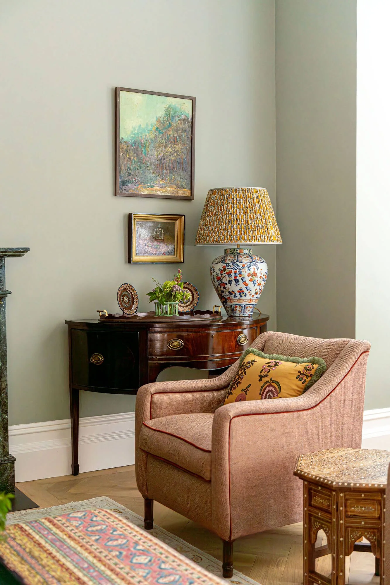 david-seyfried-armchairs-gpj baker-fabrics-vaughan-lamps.jpg