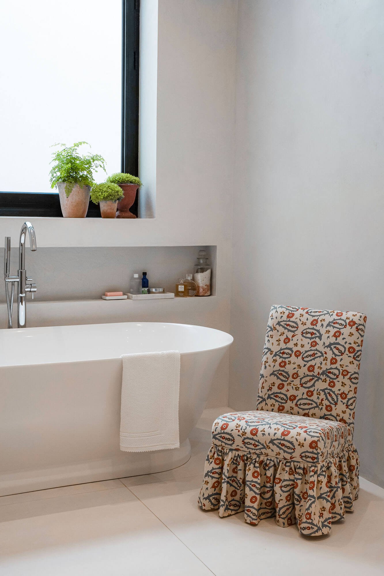 vaughan-slipper-chair-bathroom-town-house-charlotte-stuart-interiors.jpg