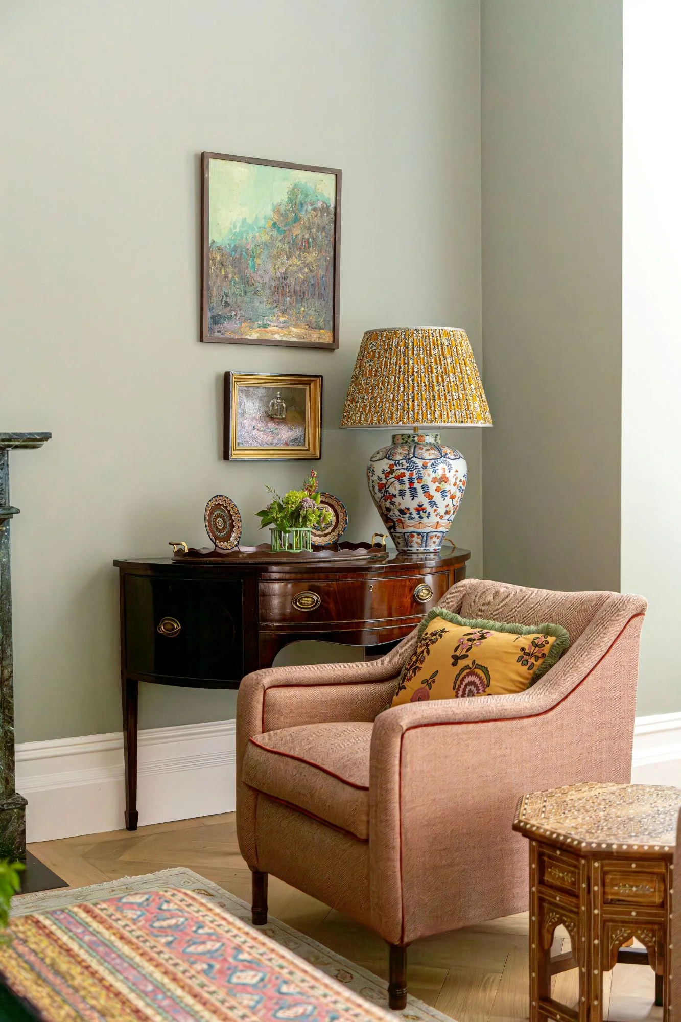 david-seyfried-armchairs-gpj baker-fabrics-vaughan-lamps.jpg