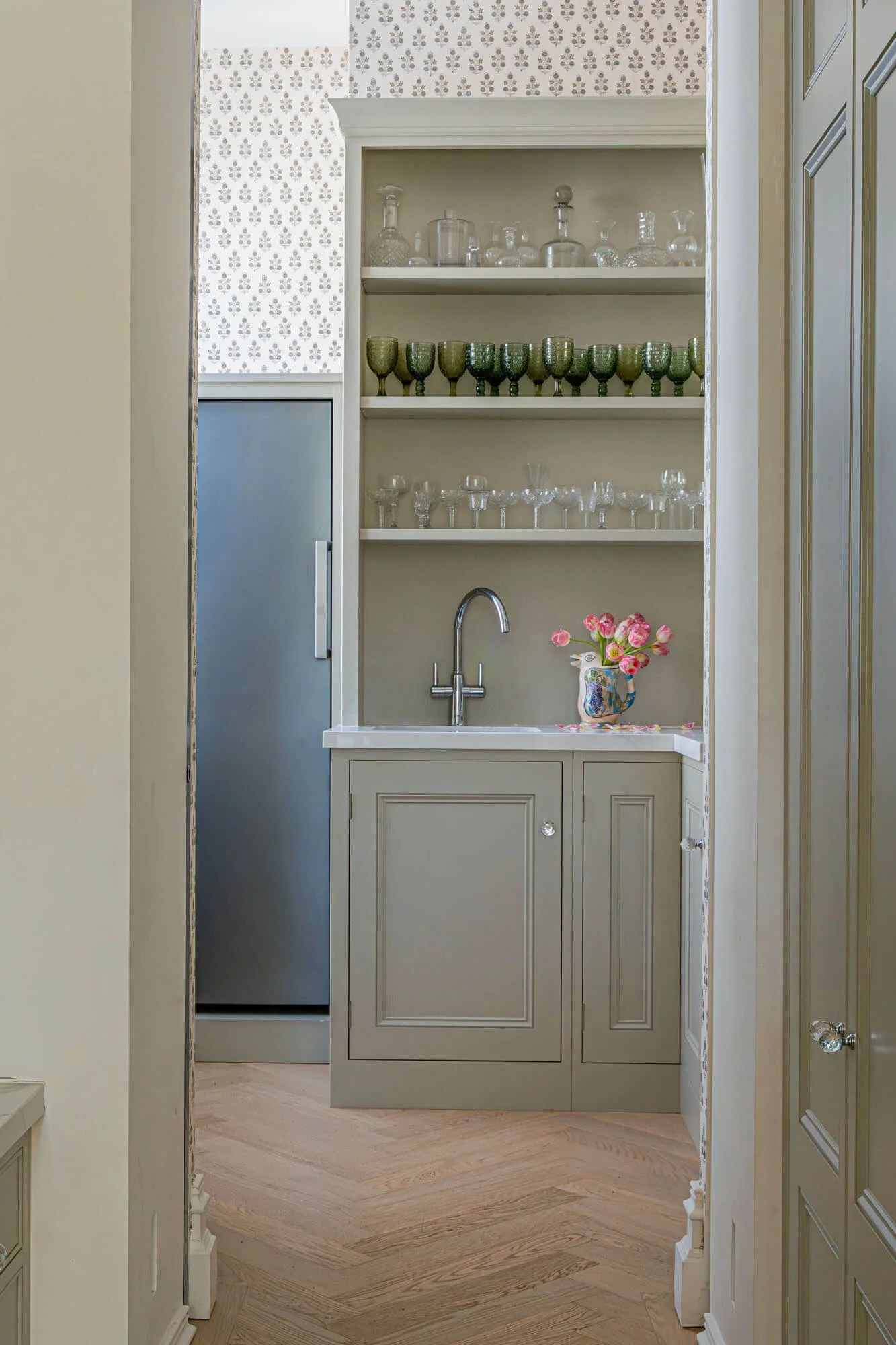 larder-gpjbaker-little-sprig-wallpaper-small-space.jpg